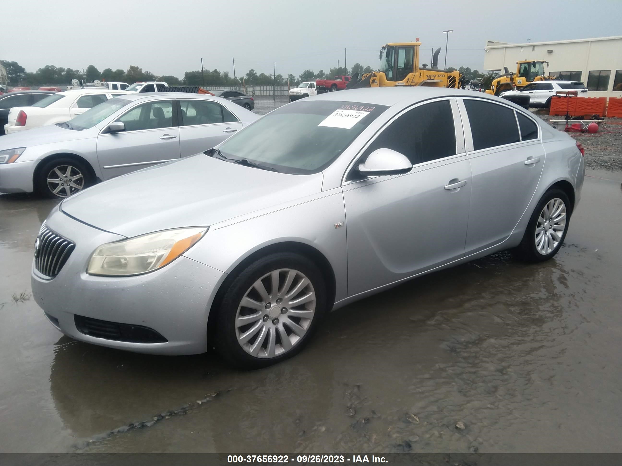 Photo 1 VIN: 2G4GN5EC9B9175741 - BUICK REGAL 