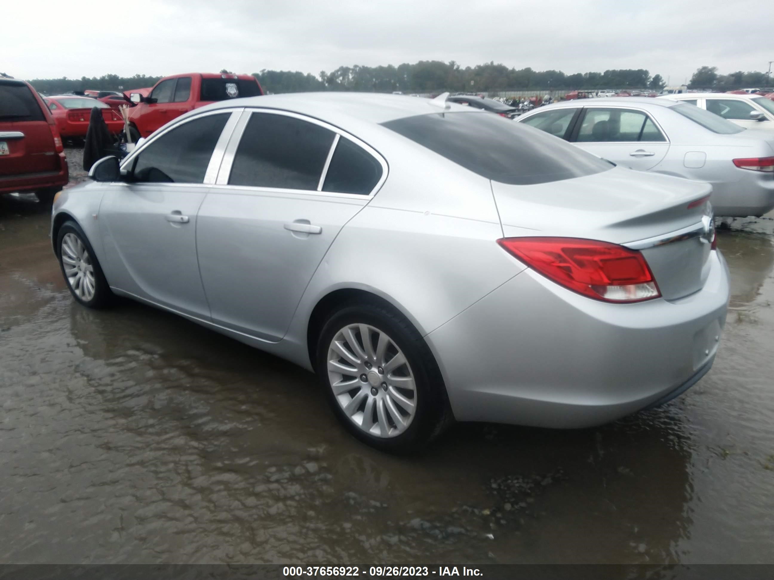 Photo 2 VIN: 2G4GN5EC9B9175741 - BUICK REGAL 