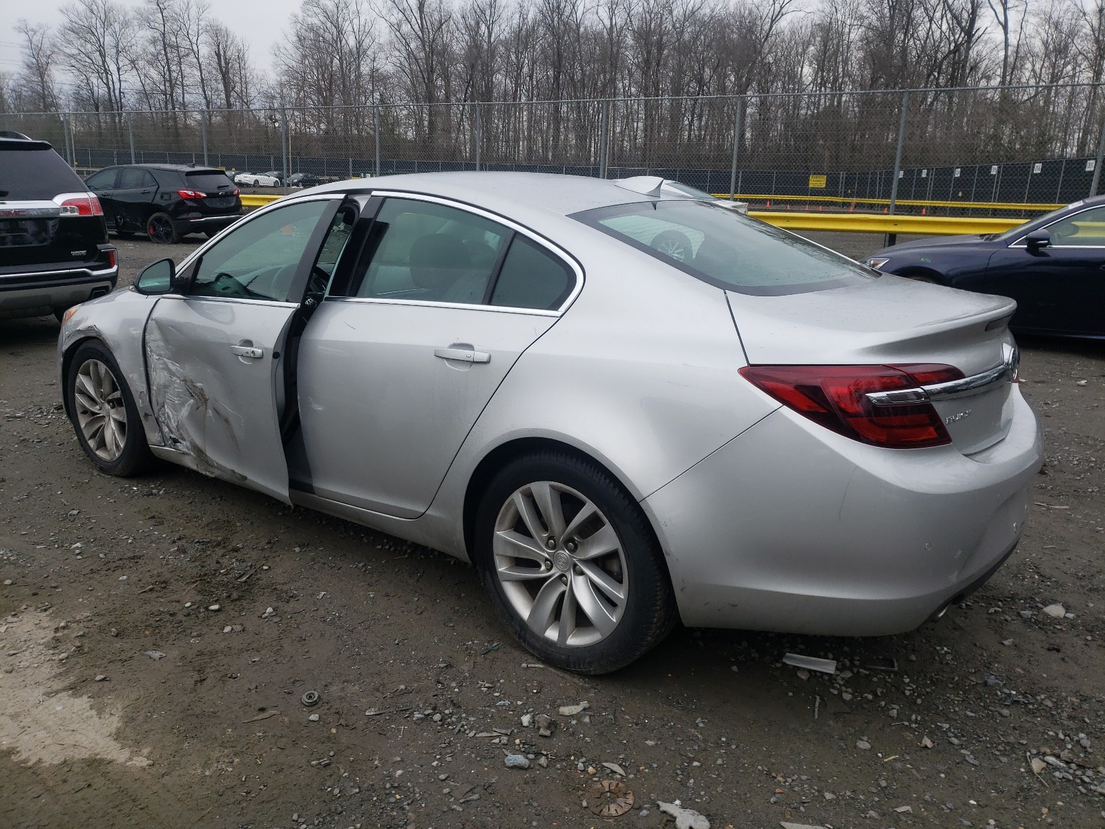 Photo 2 VIN: 2G4GN5EX1F9153662 - BUICK REGAL PREM 