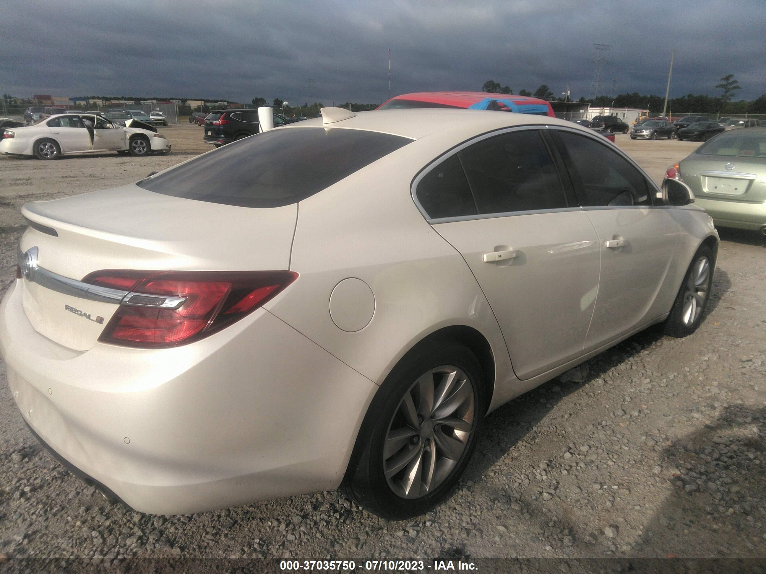 Photo 3 VIN: 2G4GN5EX2F9297575 - BUICK REGAL 