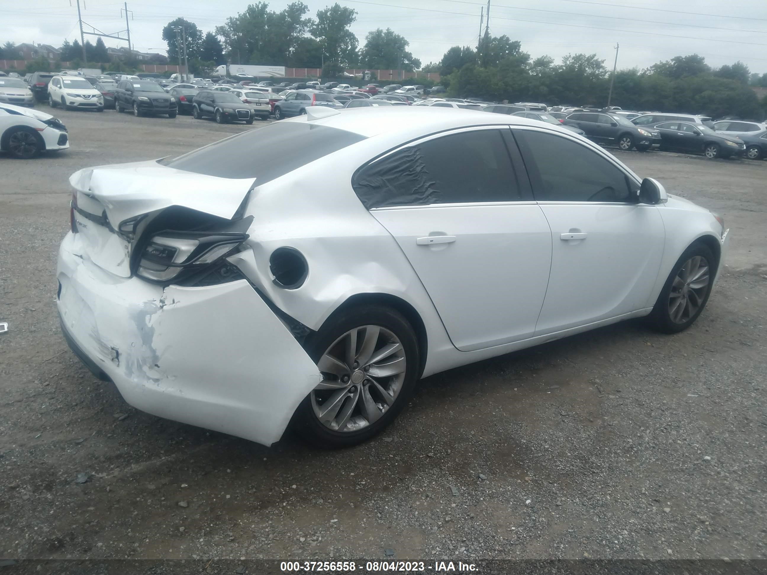 Photo 3 VIN: 2G4GN5EX8F9152332 - BUICK REGAL 