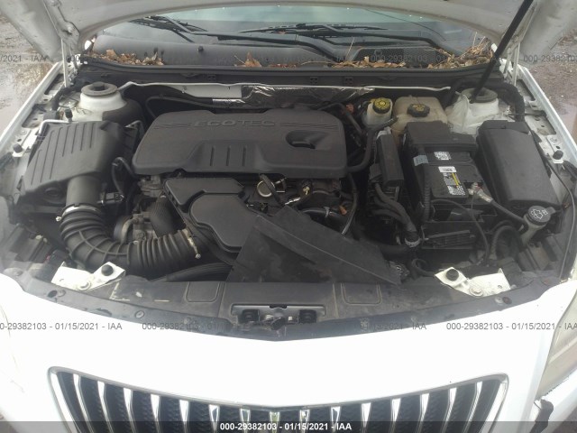 Photo 9 VIN: 2G4GP5EC1B9186842 - BUICK REGAL 