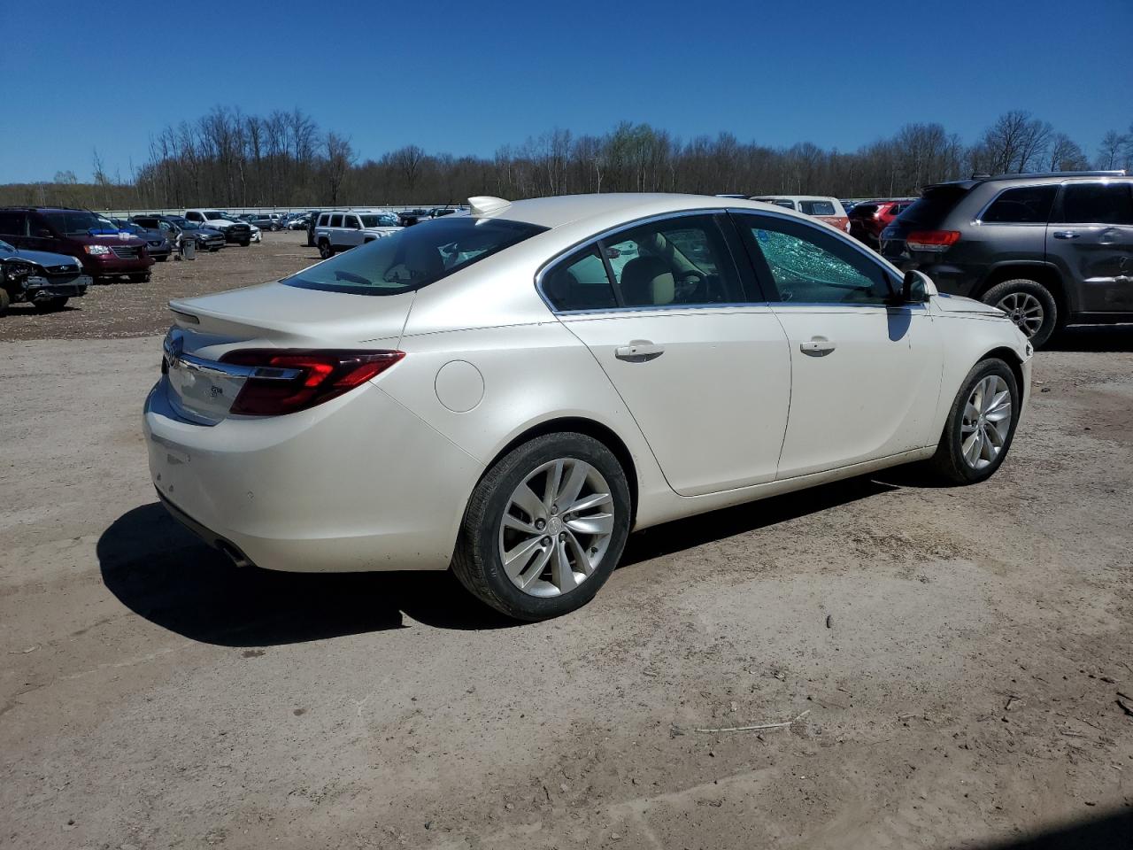 Photo 2 VIN: 2G4GP5EX7F9186630 - BUICK REGAL 