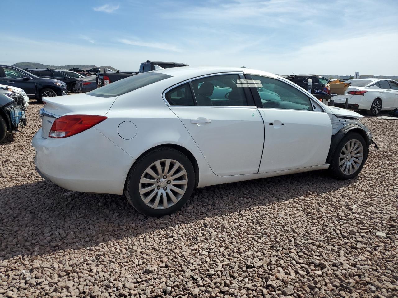 Photo 2 VIN: 2G4GR5EK2C9130606 - BUICK REGAL 