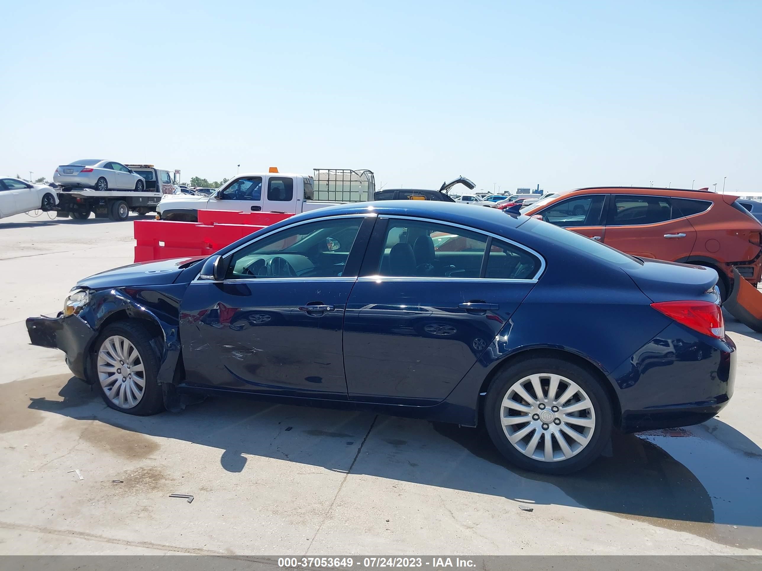 Photo 13 VIN: 2G4GR5EK6C9183468 - BUICK REGAL 