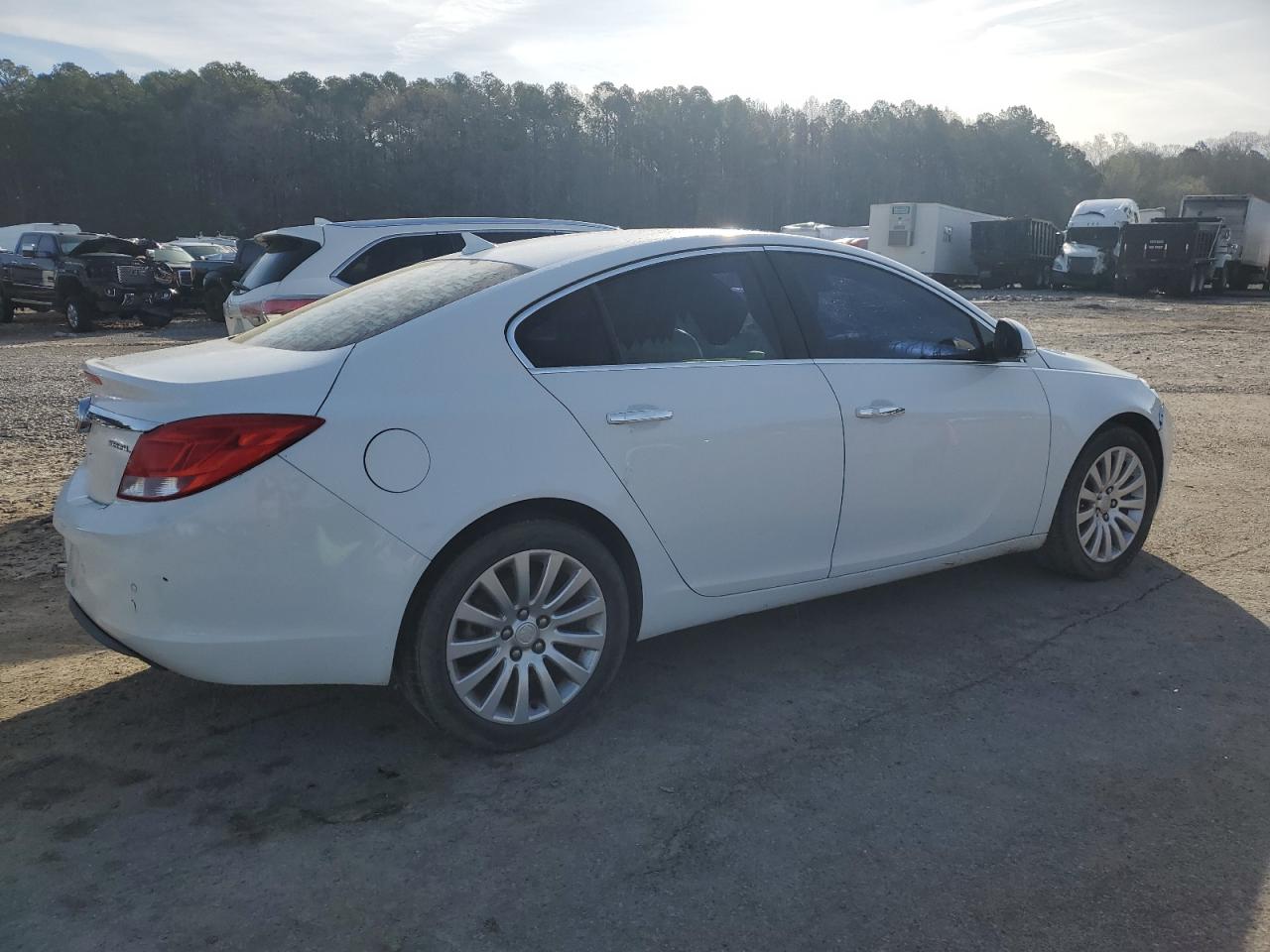 Photo 2 VIN: 2G4GS5EK1C9127989 - BUICK REGAL 