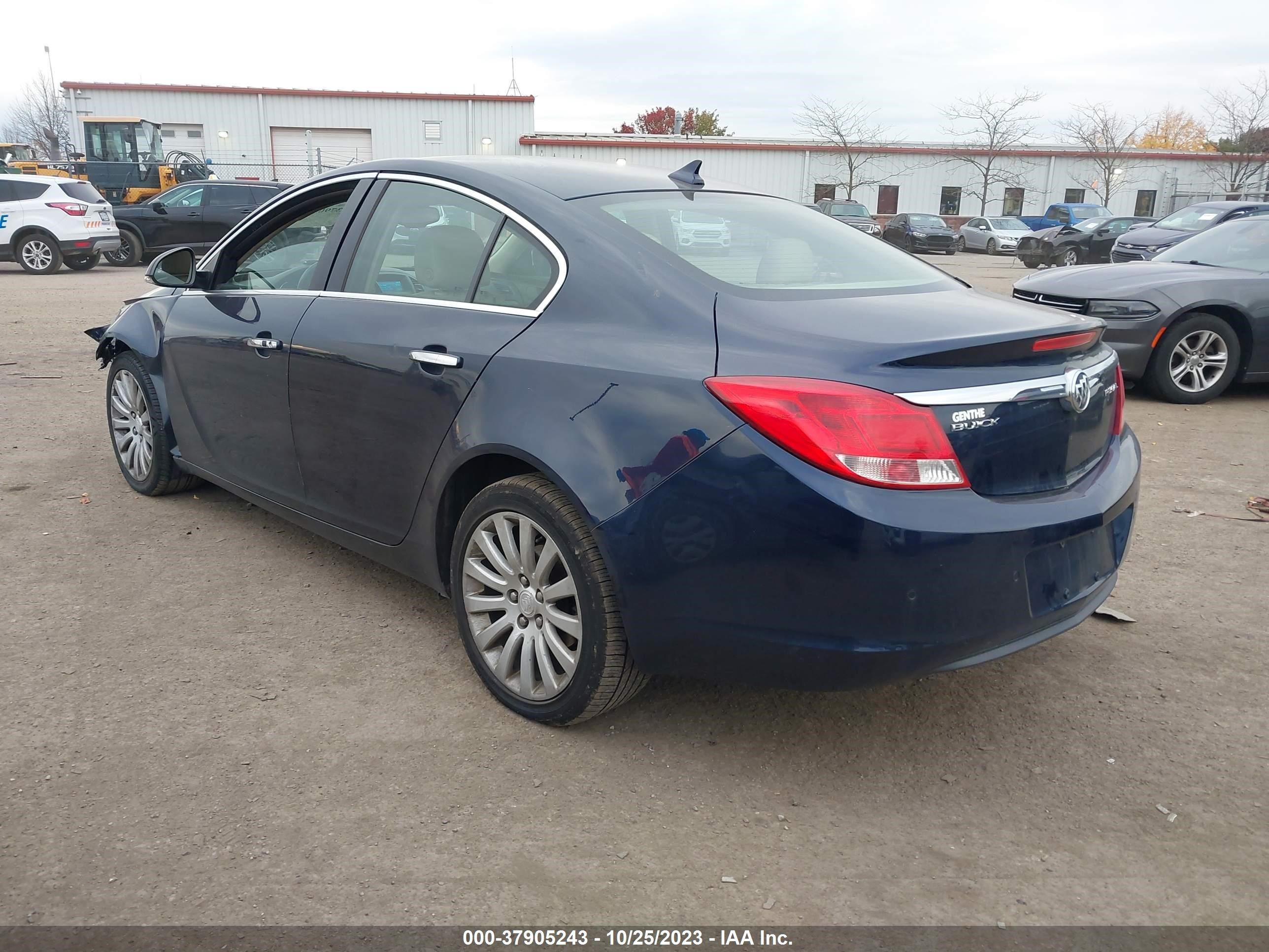 Photo 2 VIN: 2G4GS5EK2C9141299 - BUICK REGAL 