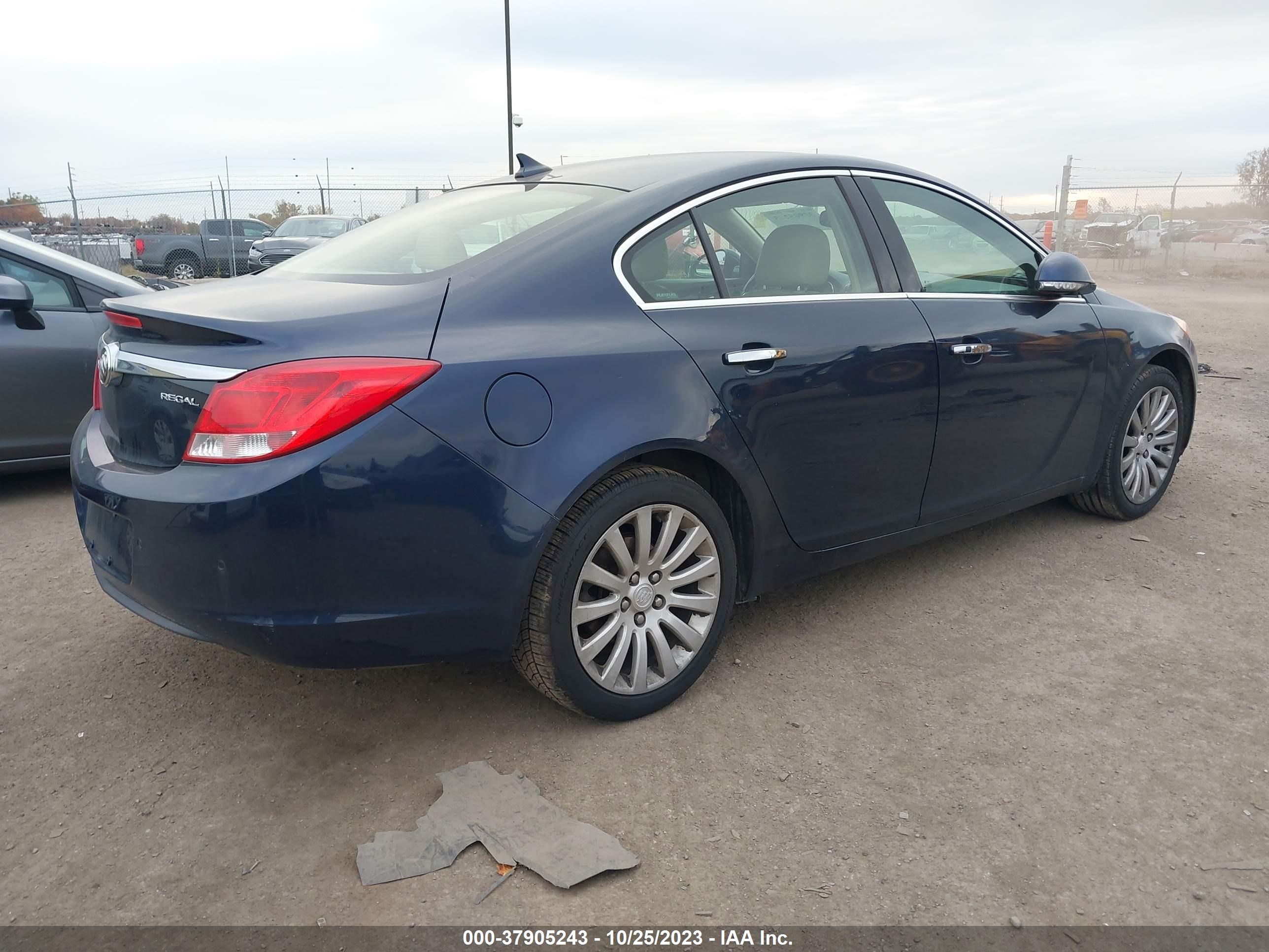 Photo 3 VIN: 2G4GS5EK2C9141299 - BUICK REGAL 