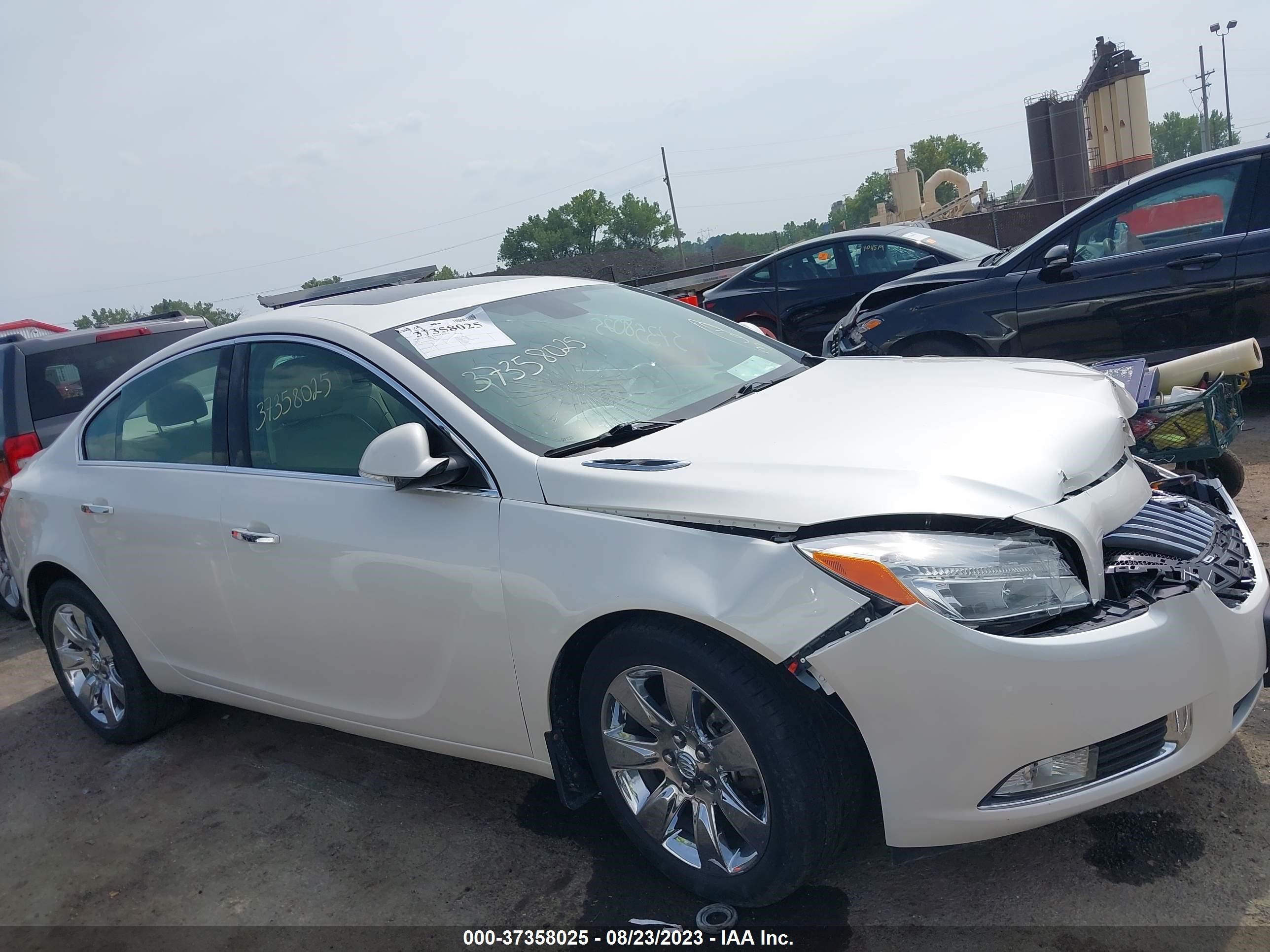 Photo 12 VIN: 2G4GS5EK6C9109861 - BUICK REGAL 