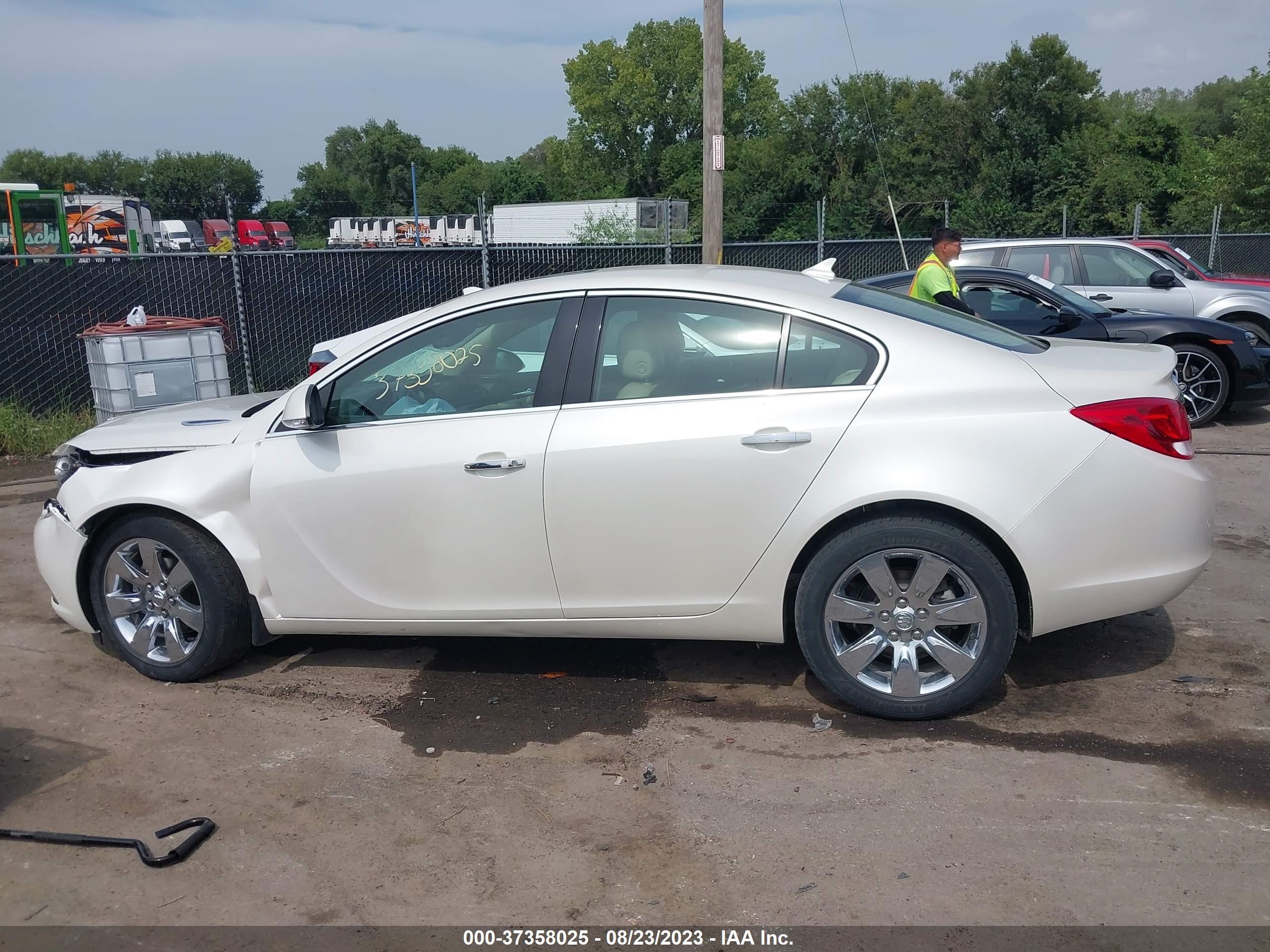 Photo 13 VIN: 2G4GS5EK6C9109861 - BUICK REGAL 