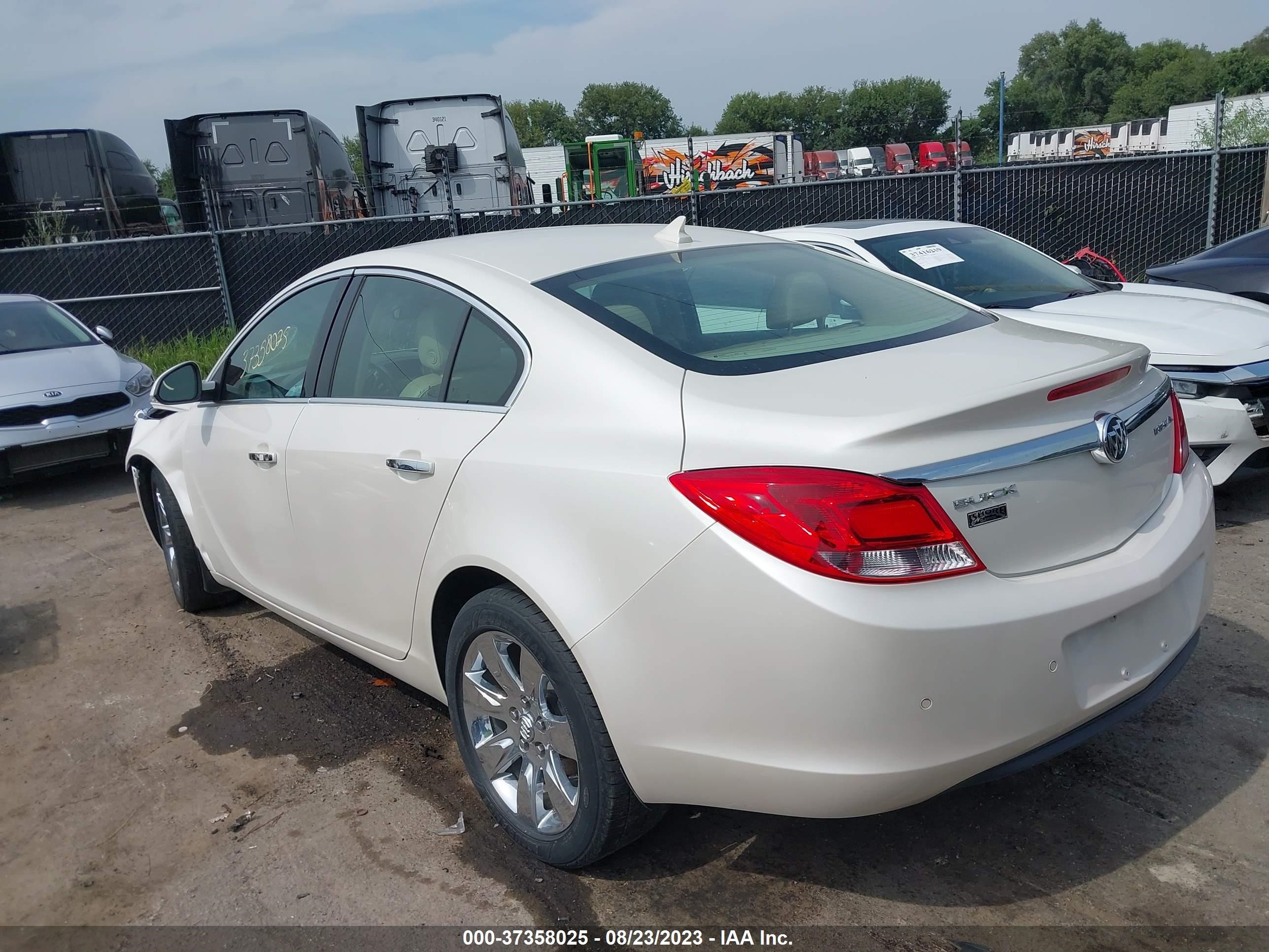 Photo 2 VIN: 2G4GS5EK6C9109861 - BUICK REGAL 