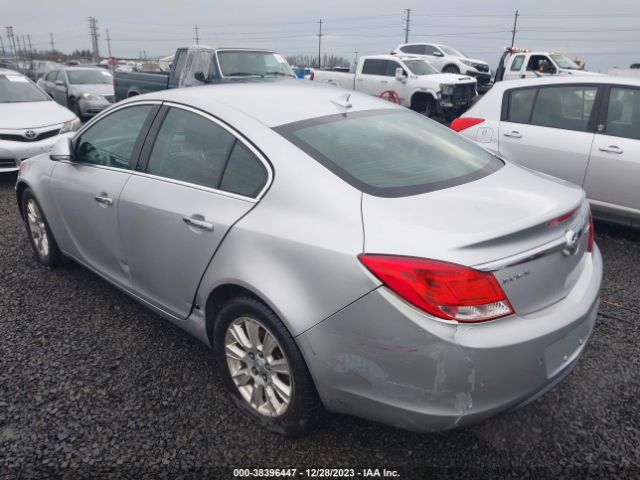 Photo 2 VIN: 2G4GS5ER3D9222732 - BUICK REGAL 