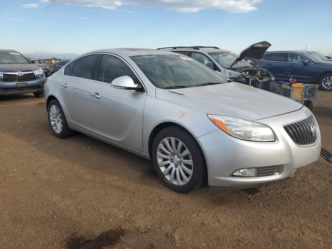 Photo 3 VIN: 2G4GS5EV2D9249689 - BUICK REGAL 