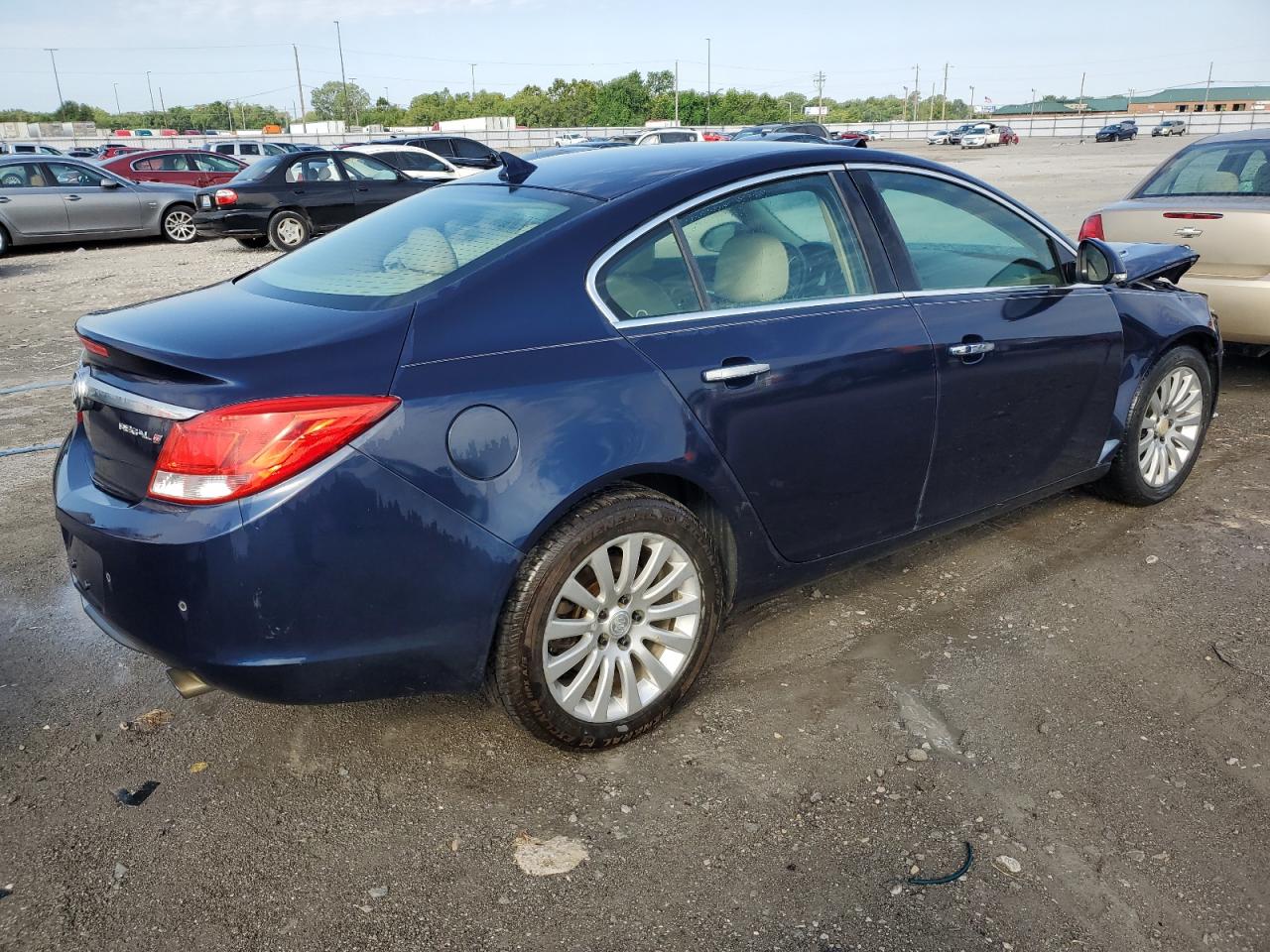 Photo 2 VIN: 2G4GS5EV6C9149772 - BUICK REGAL 