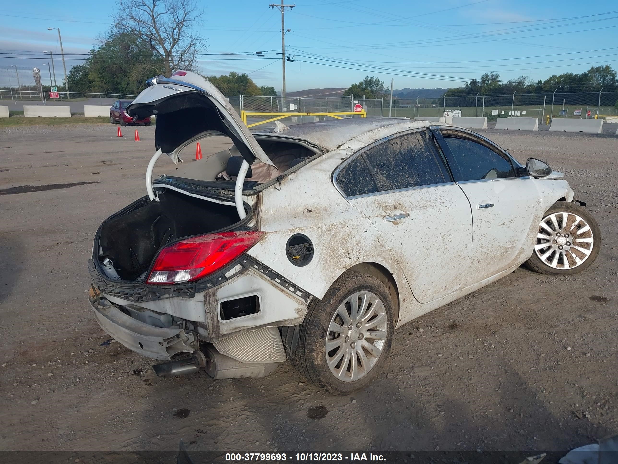 Photo 3 VIN: 2G4GS5EV6D9158800 - BUICK REGAL 