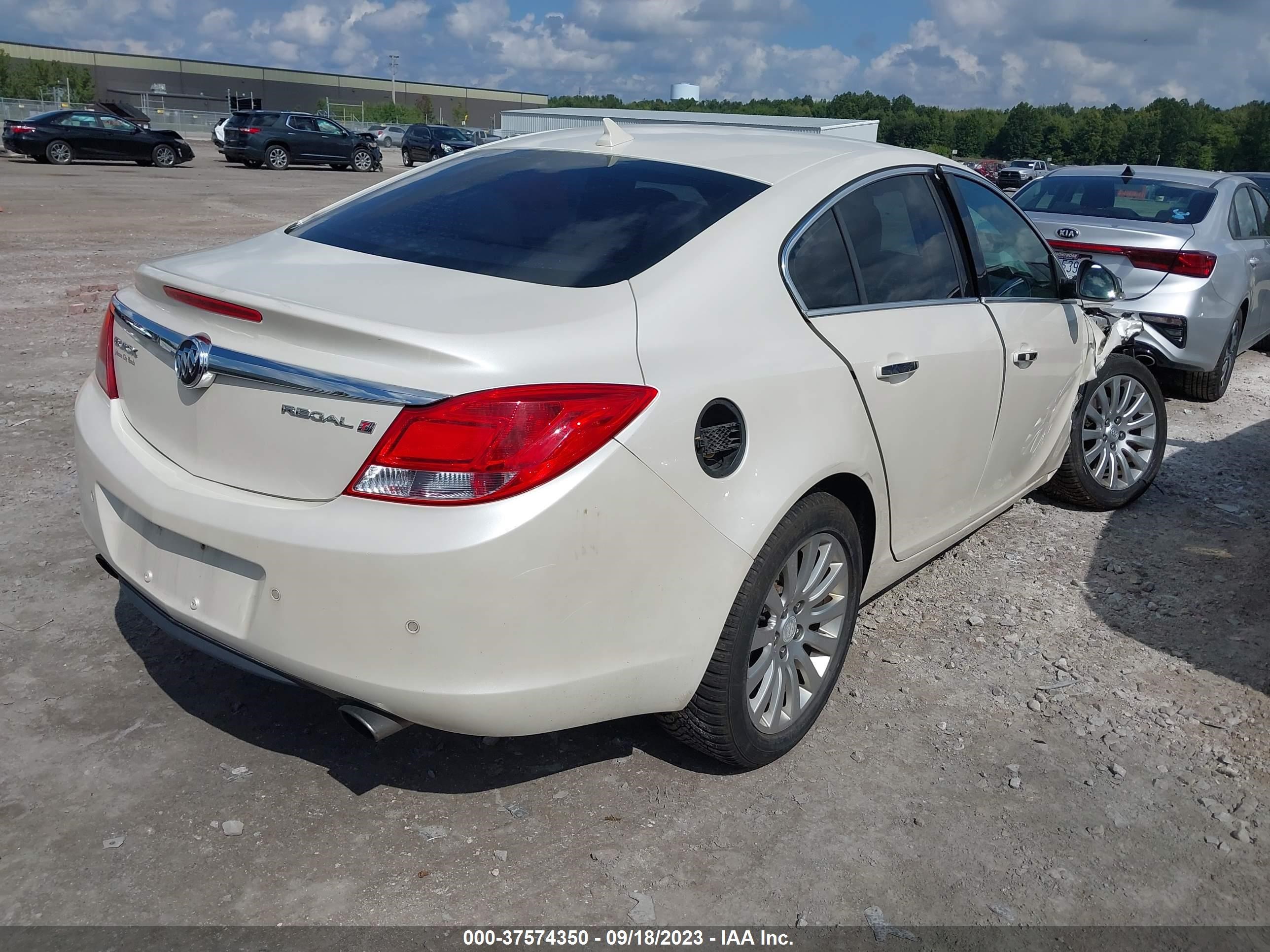 Photo 3 VIN: 2G4GS5EV7C9156603 - BUICK REGAL 