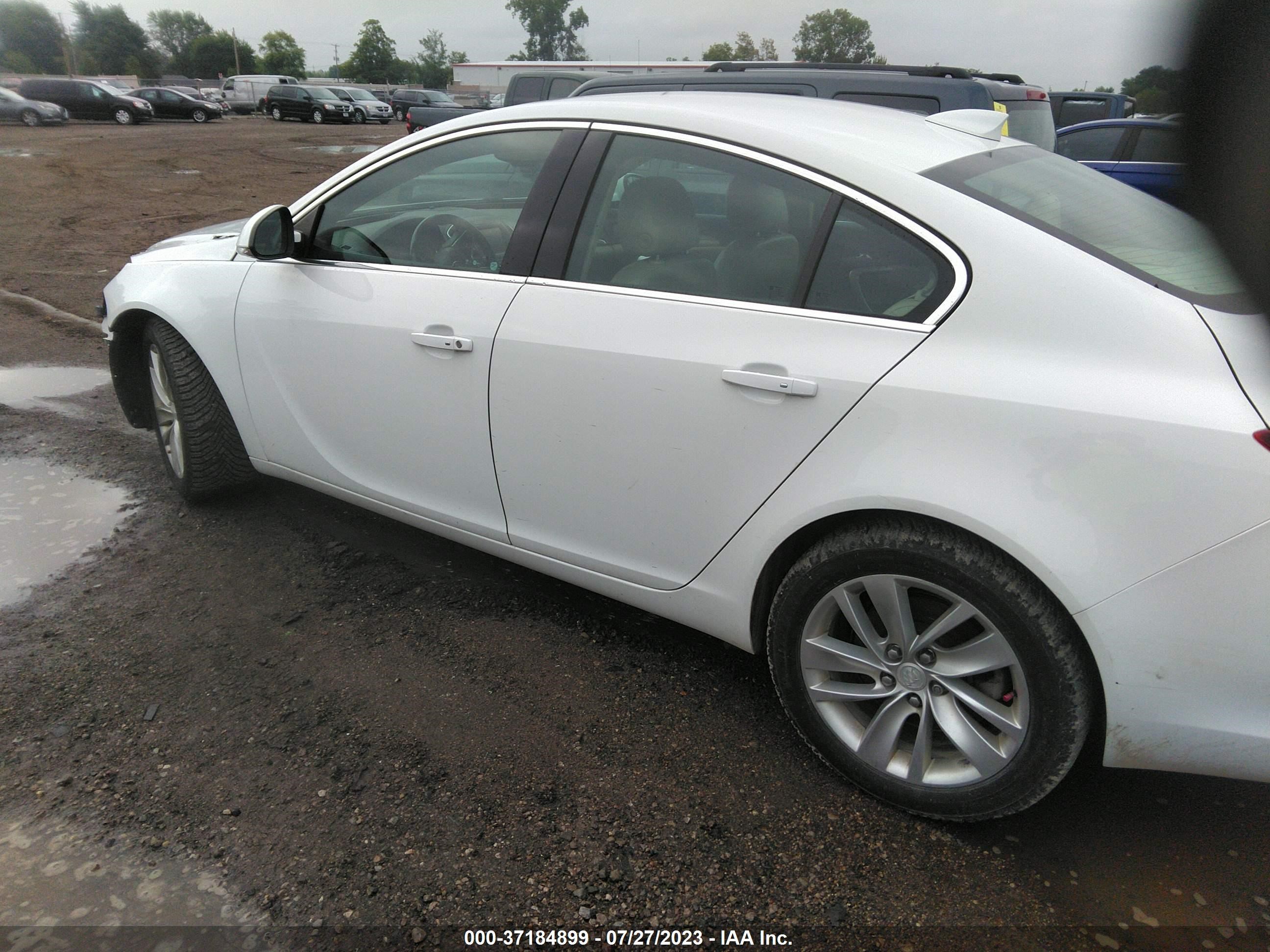 Photo 13 VIN: 2G4GS5GX5G9138184 - BUICK REGAL 