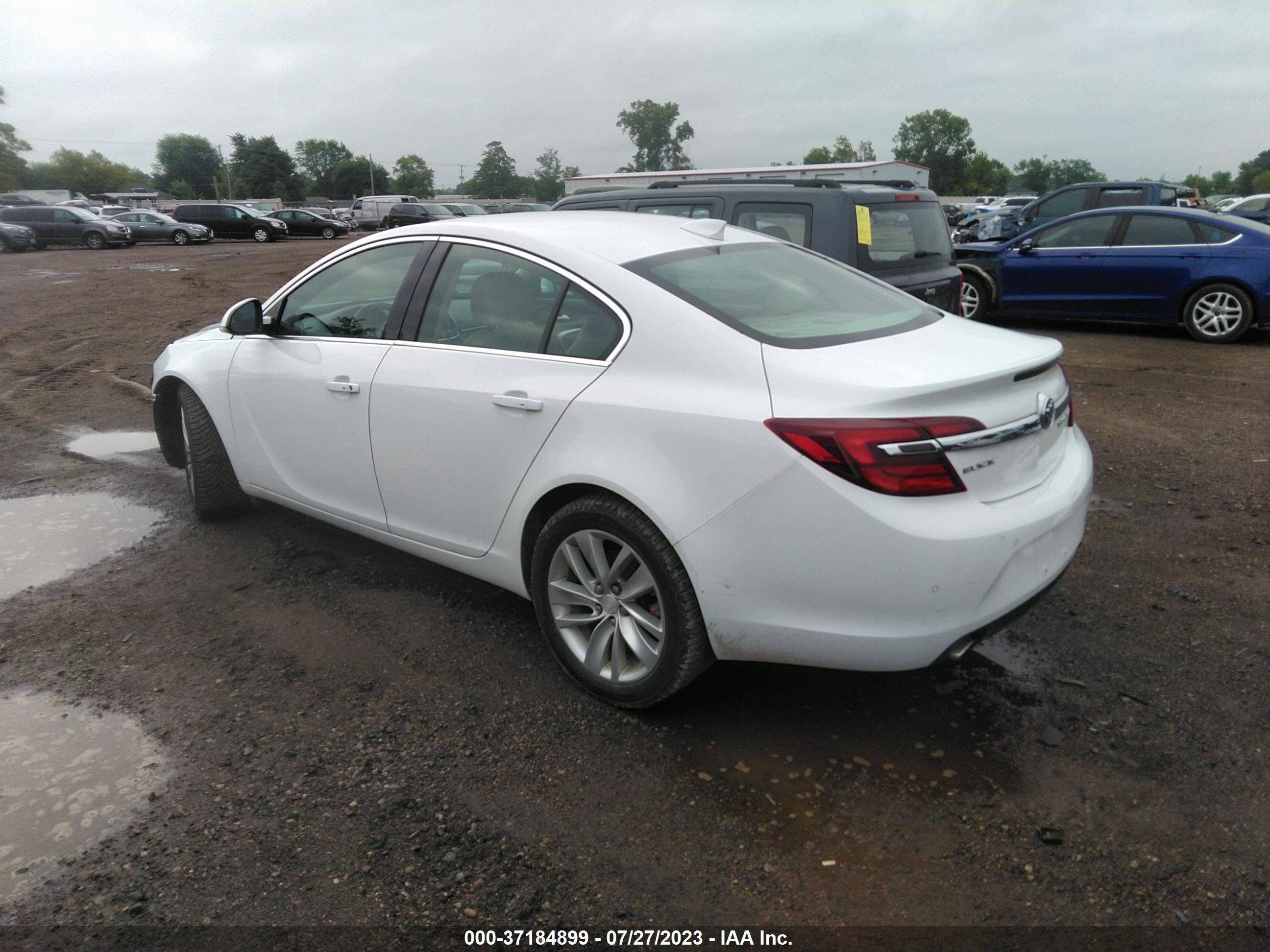 Photo 2 VIN: 2G4GS5GX5G9138184 - BUICK REGAL 