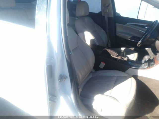 Photo 4 VIN: 2G4GS5GX5G9177194 - BUICK REGAL 