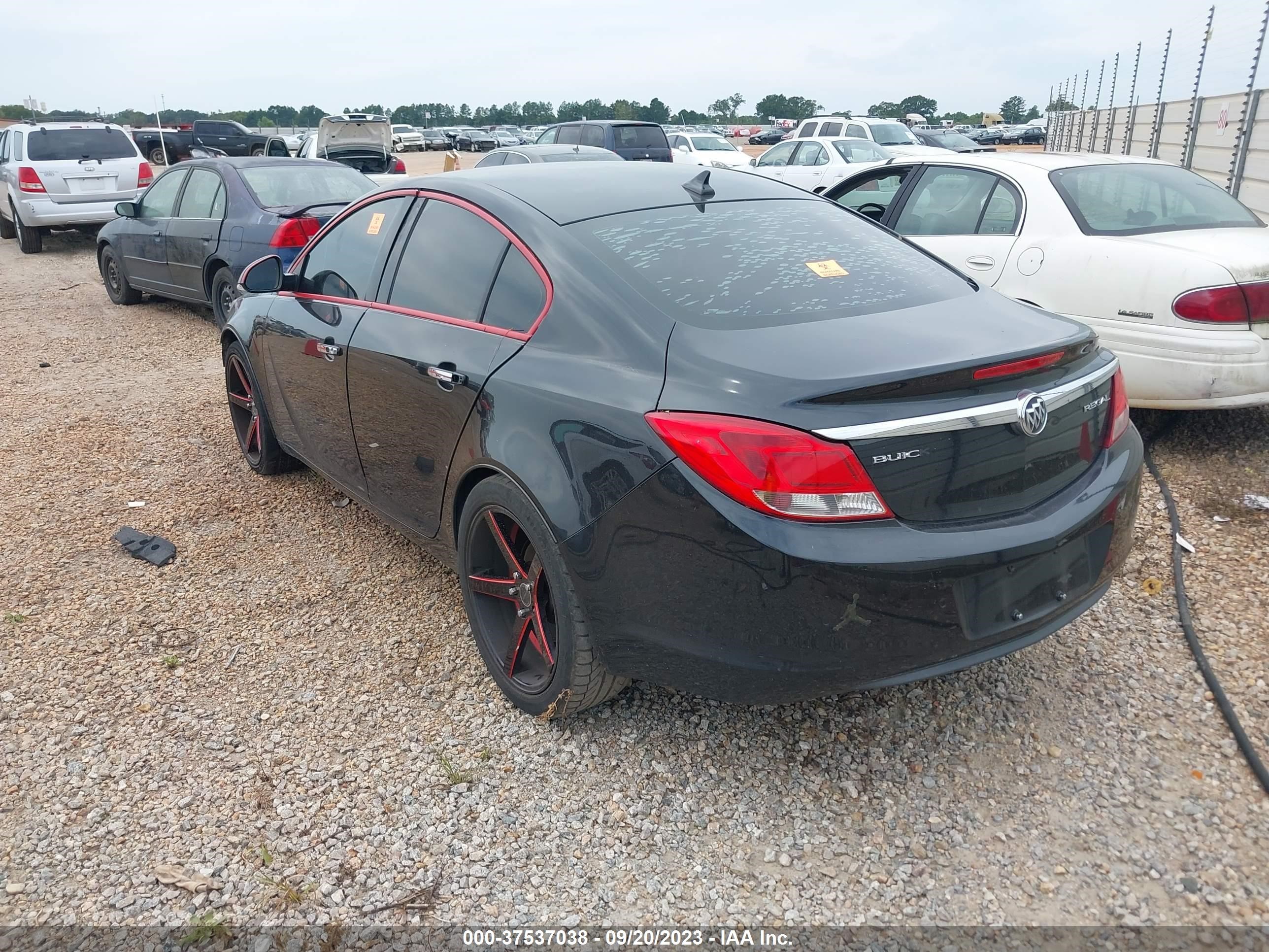 Photo 2 VIN: 2G4GT5GK6C9131028 - BUICK REGAL 