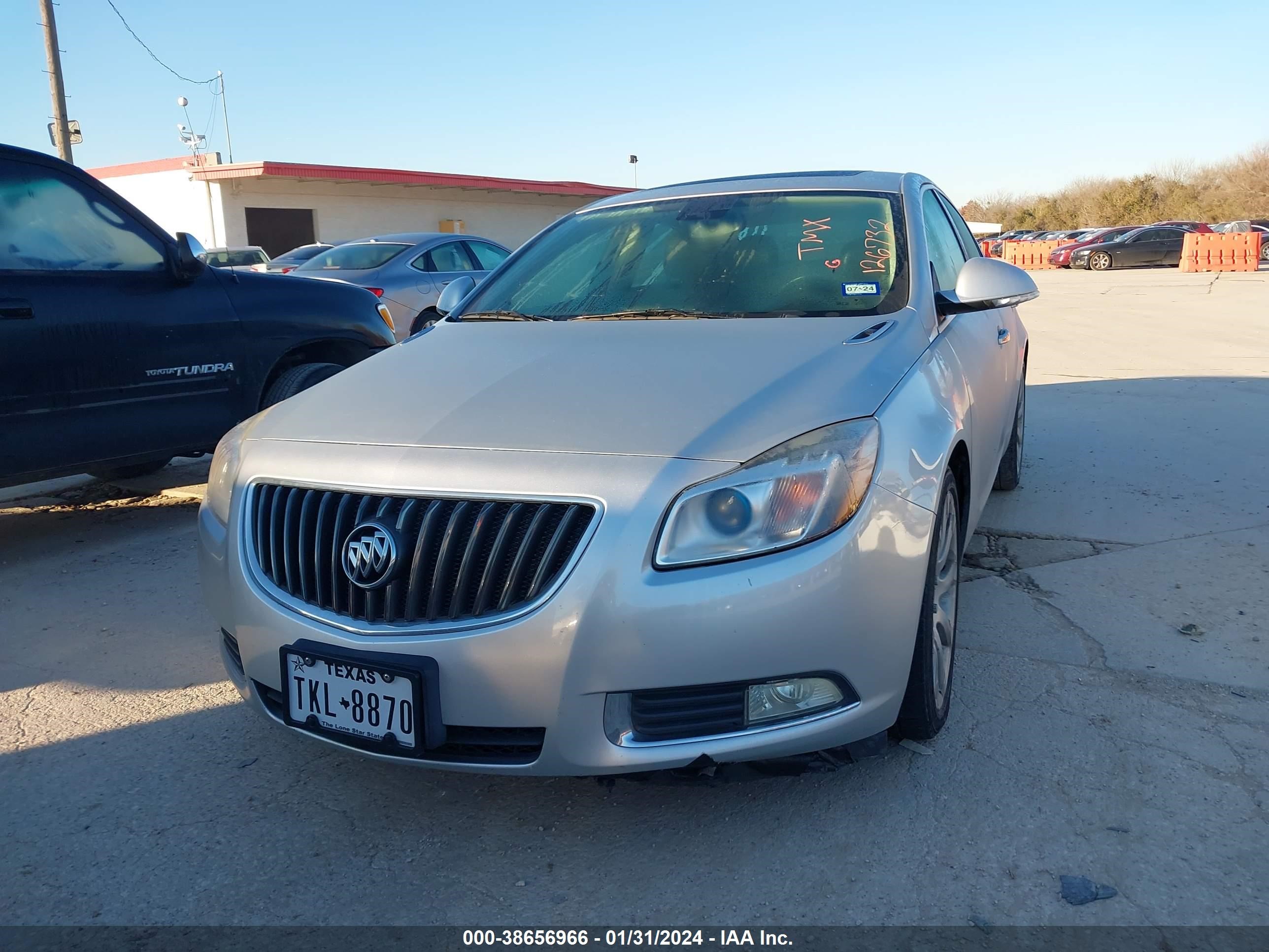 Photo 1 VIN: 2G4GU5GV1C9126732 - BUICK REGAL 