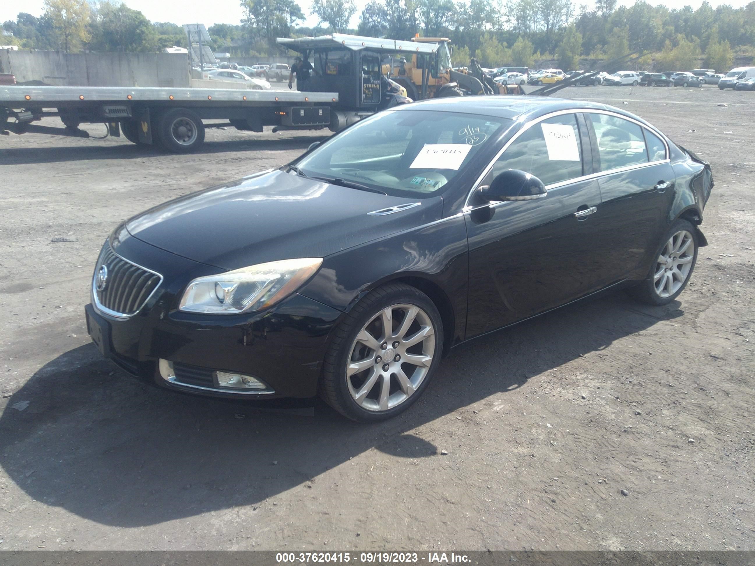 Photo 1 VIN: 2G4GU5GV5C9214019 - BUICK REGAL 