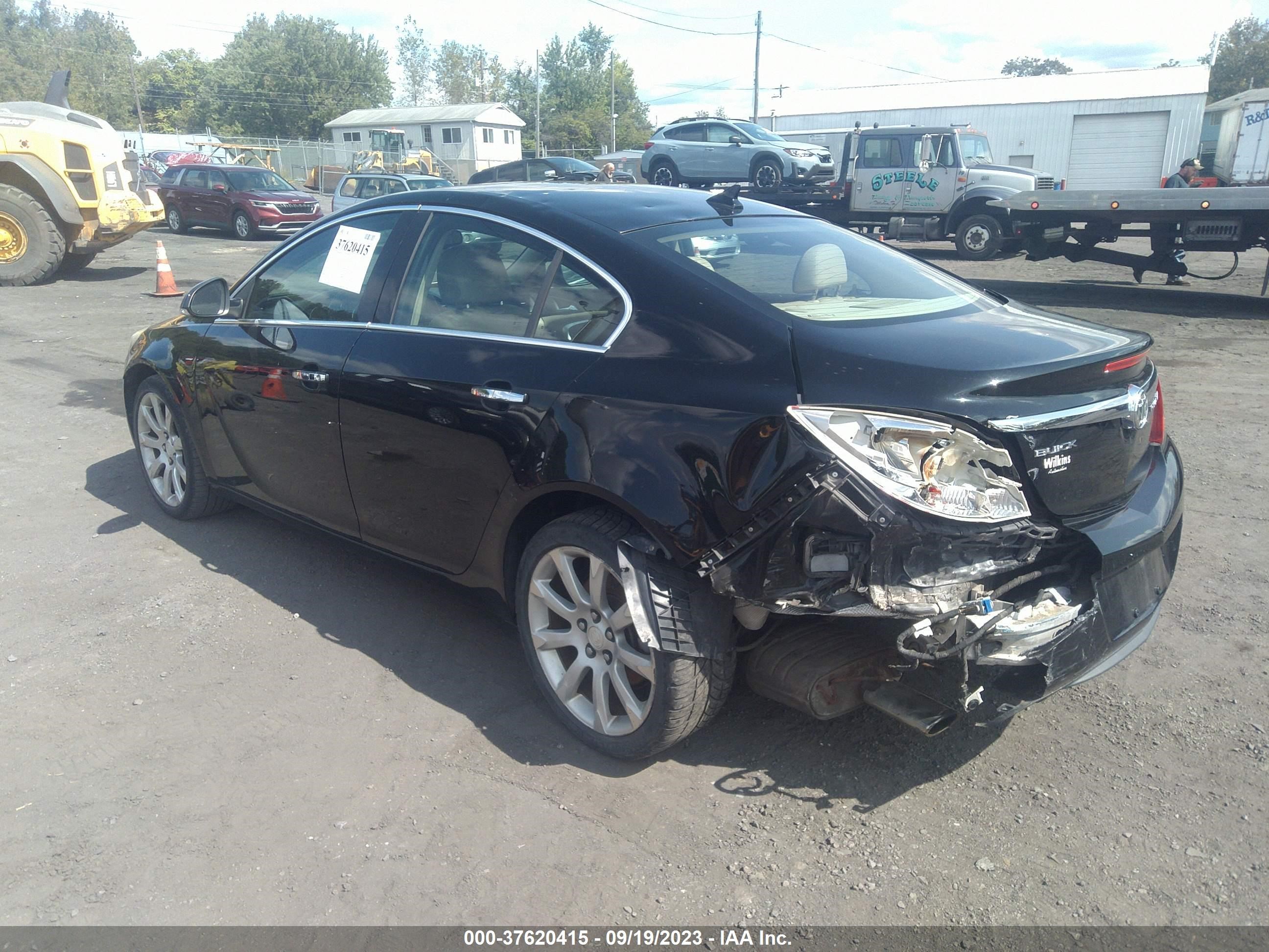 Photo 2 VIN: 2G4GU5GV5C9214019 - BUICK REGAL 