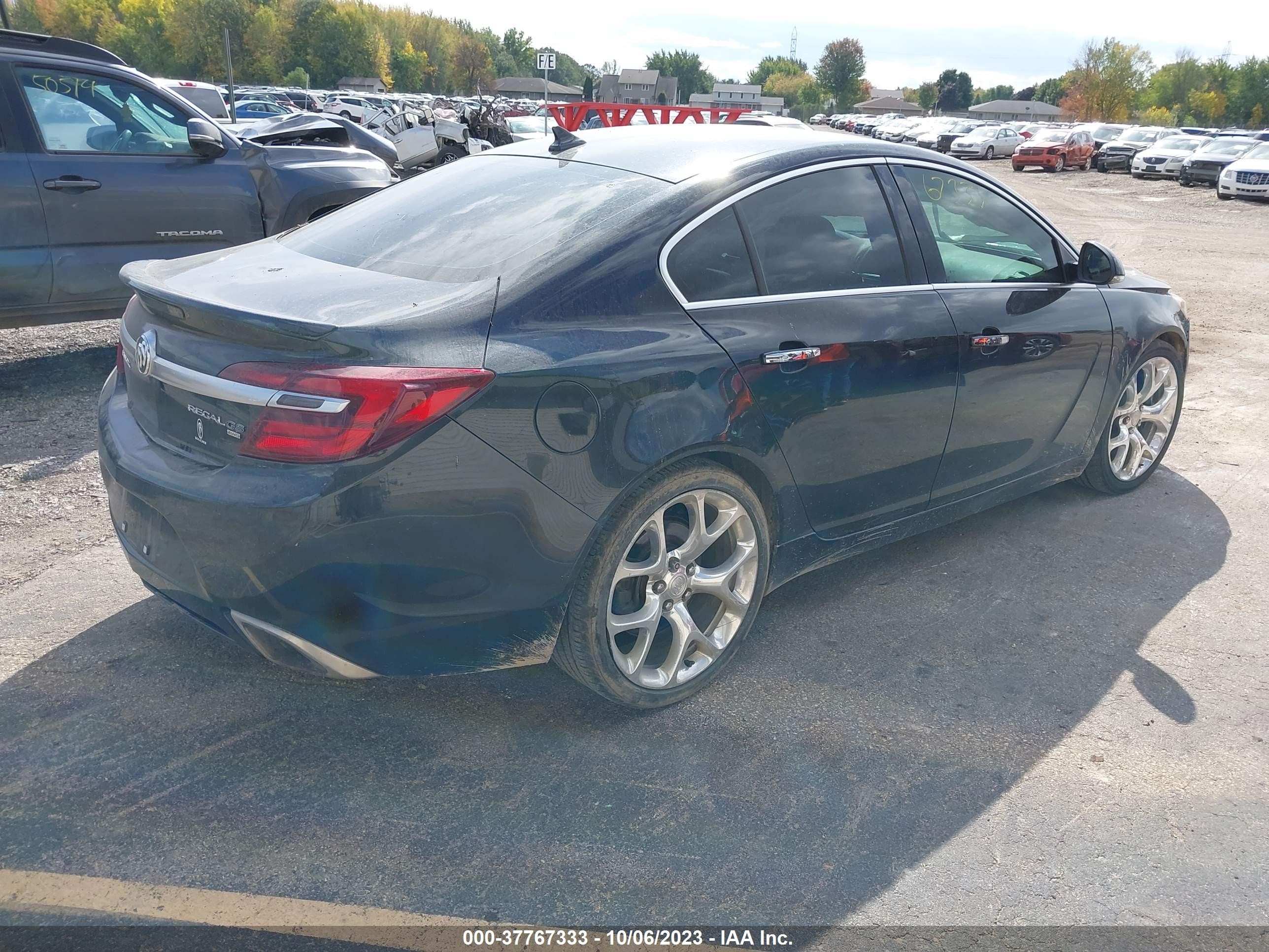 Photo 3 VIN: 2G4GU5GX1E9231016 - BUICK REGAL 