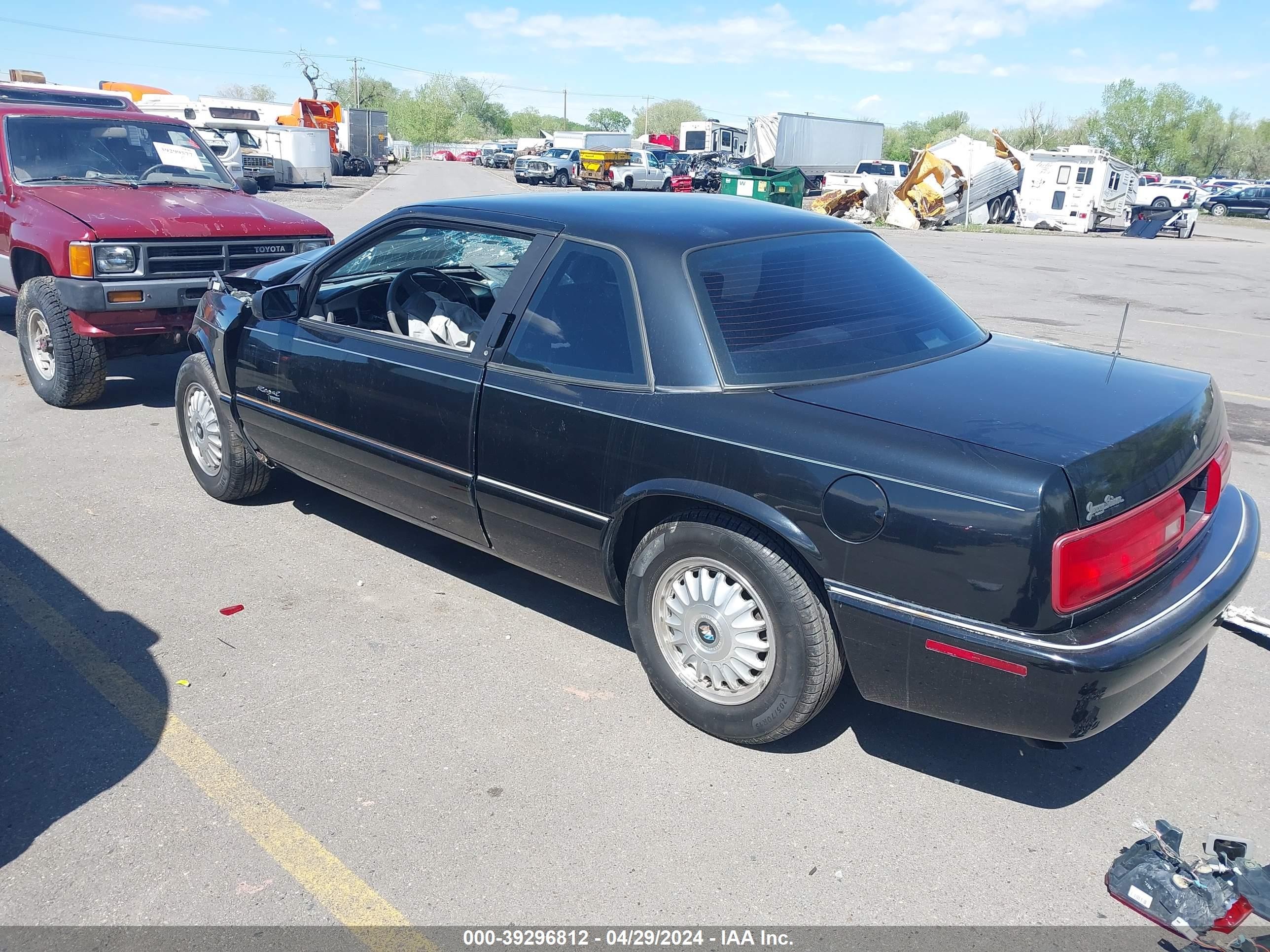 Photo 2 VIN: 2G4WB12L2S1423053 - BUICK REGAL 