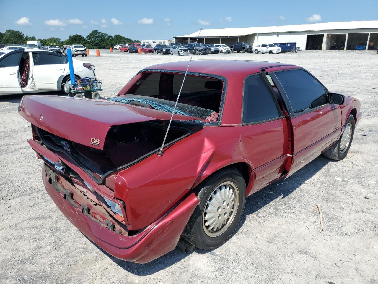 Photo 2 VIN: 2G4WB12L8S1467803 - BUICK REGAL 