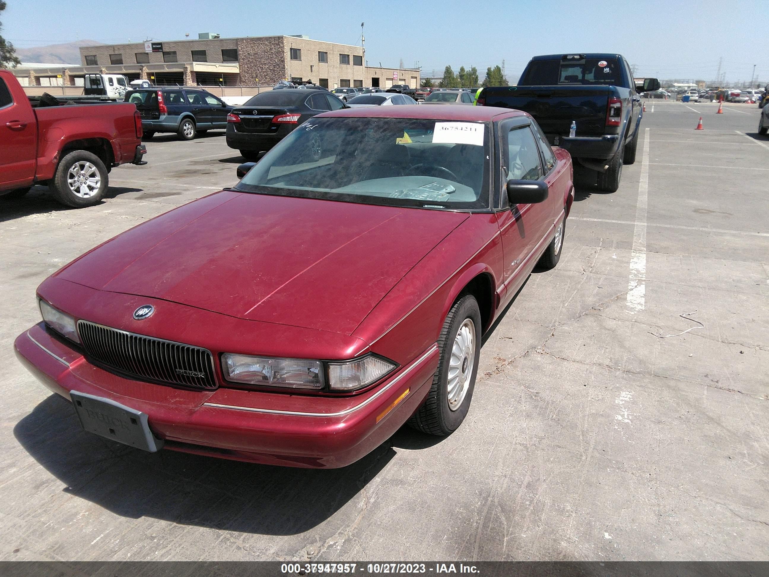 Photo 1 VIN: 2G4WB12LXS1443888 - BUICK REGAL 