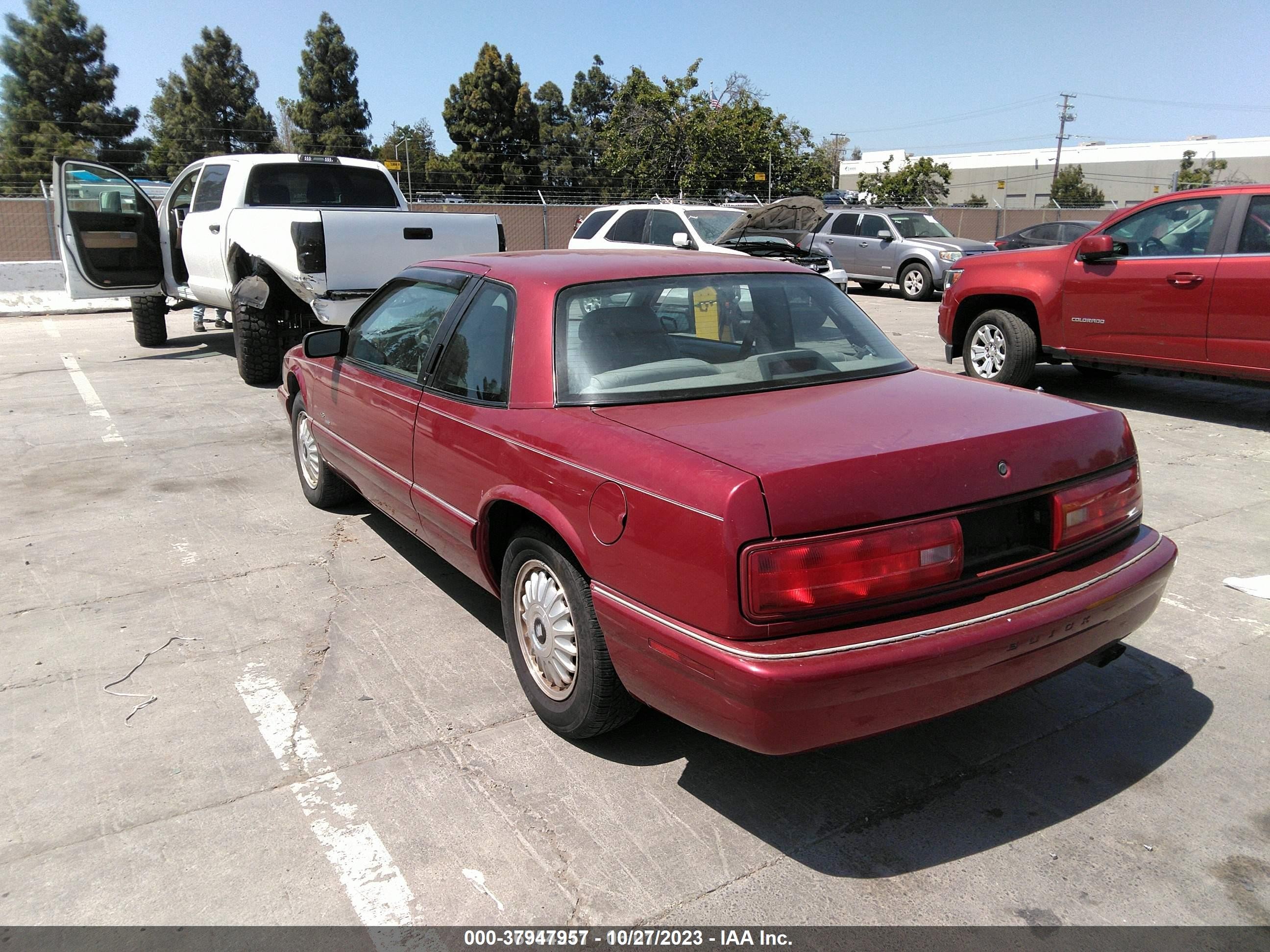 Photo 2 VIN: 2G4WB12LXS1443888 - BUICK REGAL 