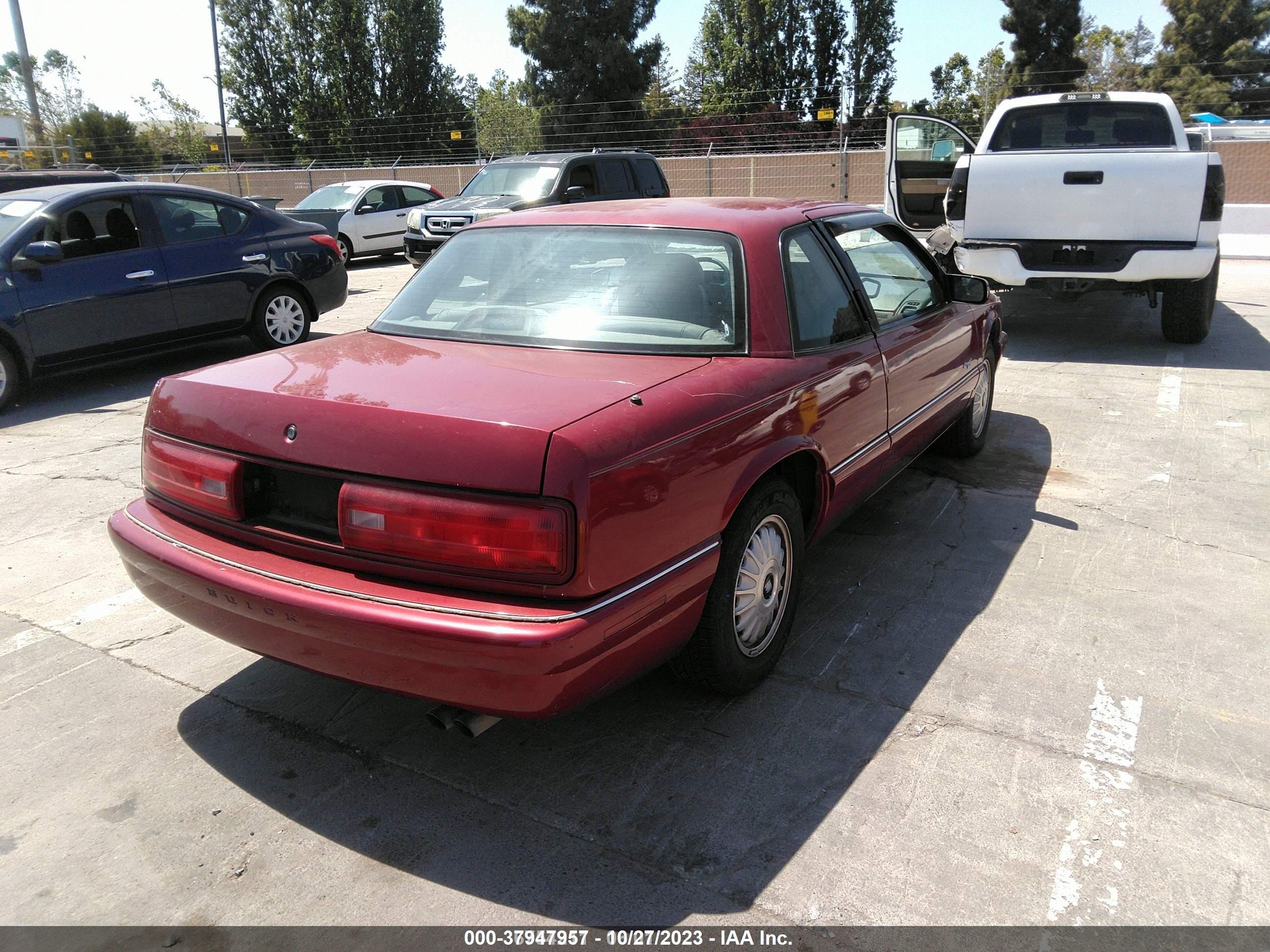 Photo 3 VIN: 2G4WB12LXS1443888 - BUICK REGAL 