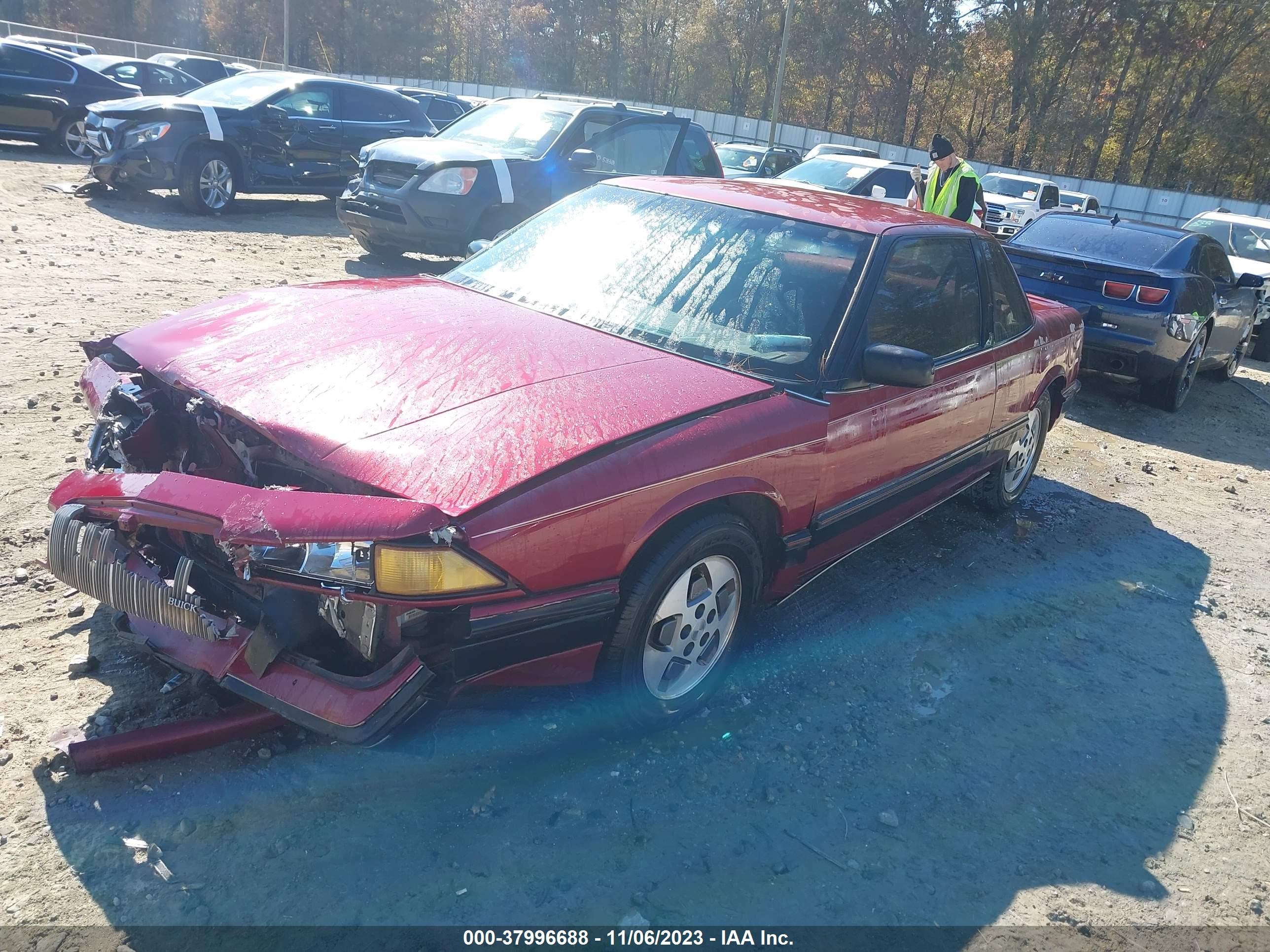 Photo 1 VIN: 2G4WB14W3K1415034 - BUICK REGAL 