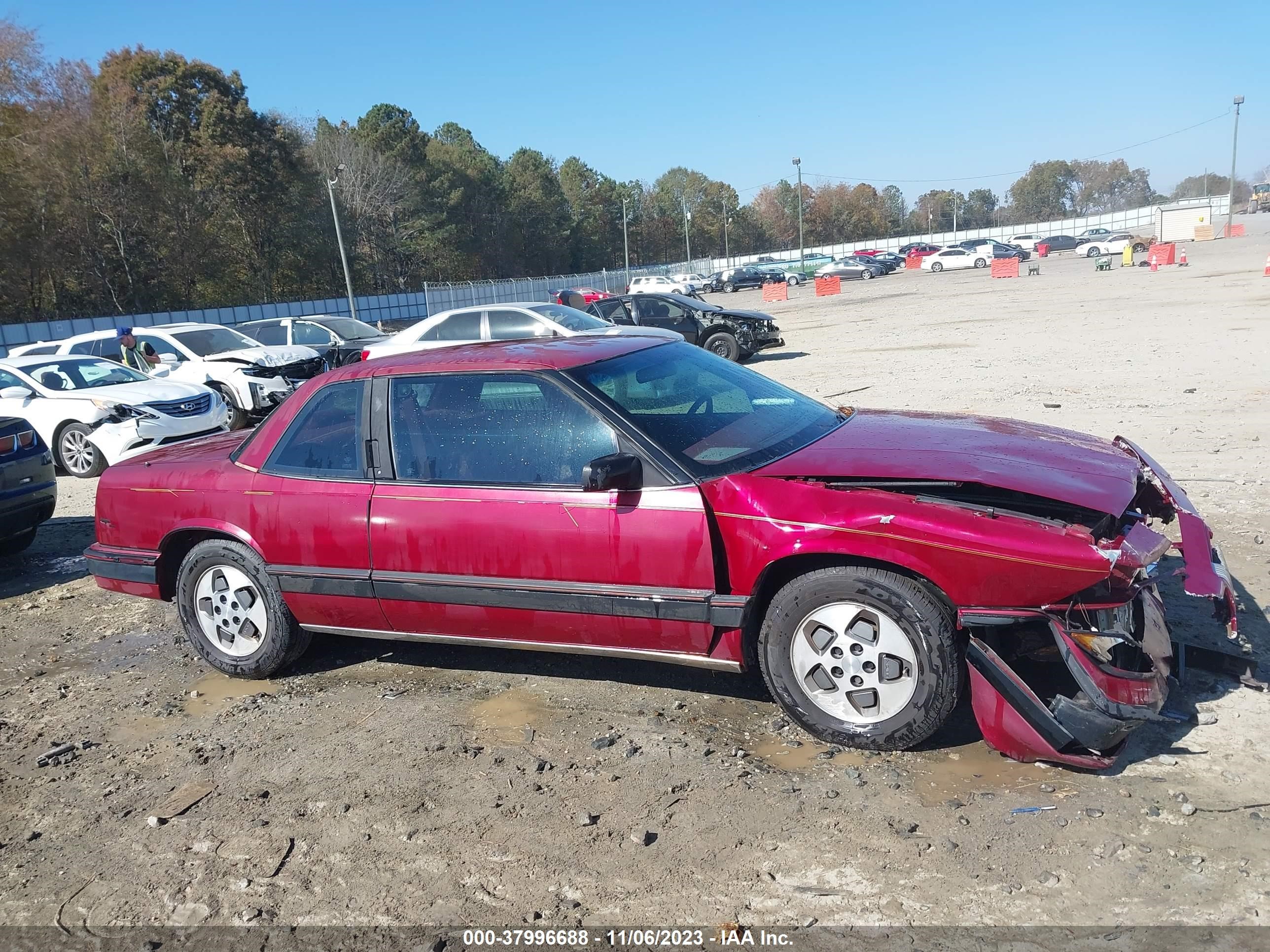 Photo 12 VIN: 2G4WB14W3K1415034 - BUICK REGAL 