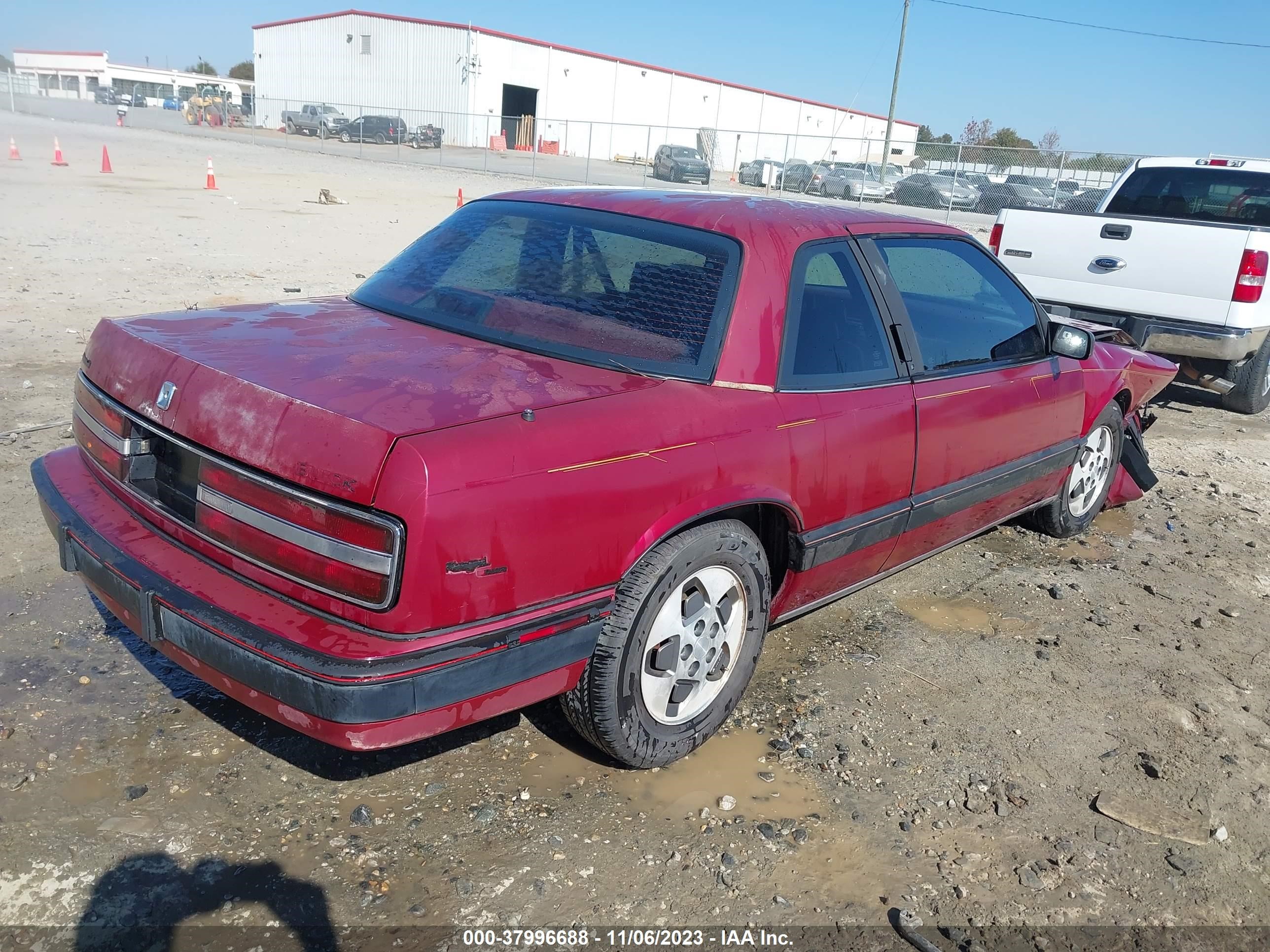 Photo 3 VIN: 2G4WB14W3K1415034 - BUICK REGAL 