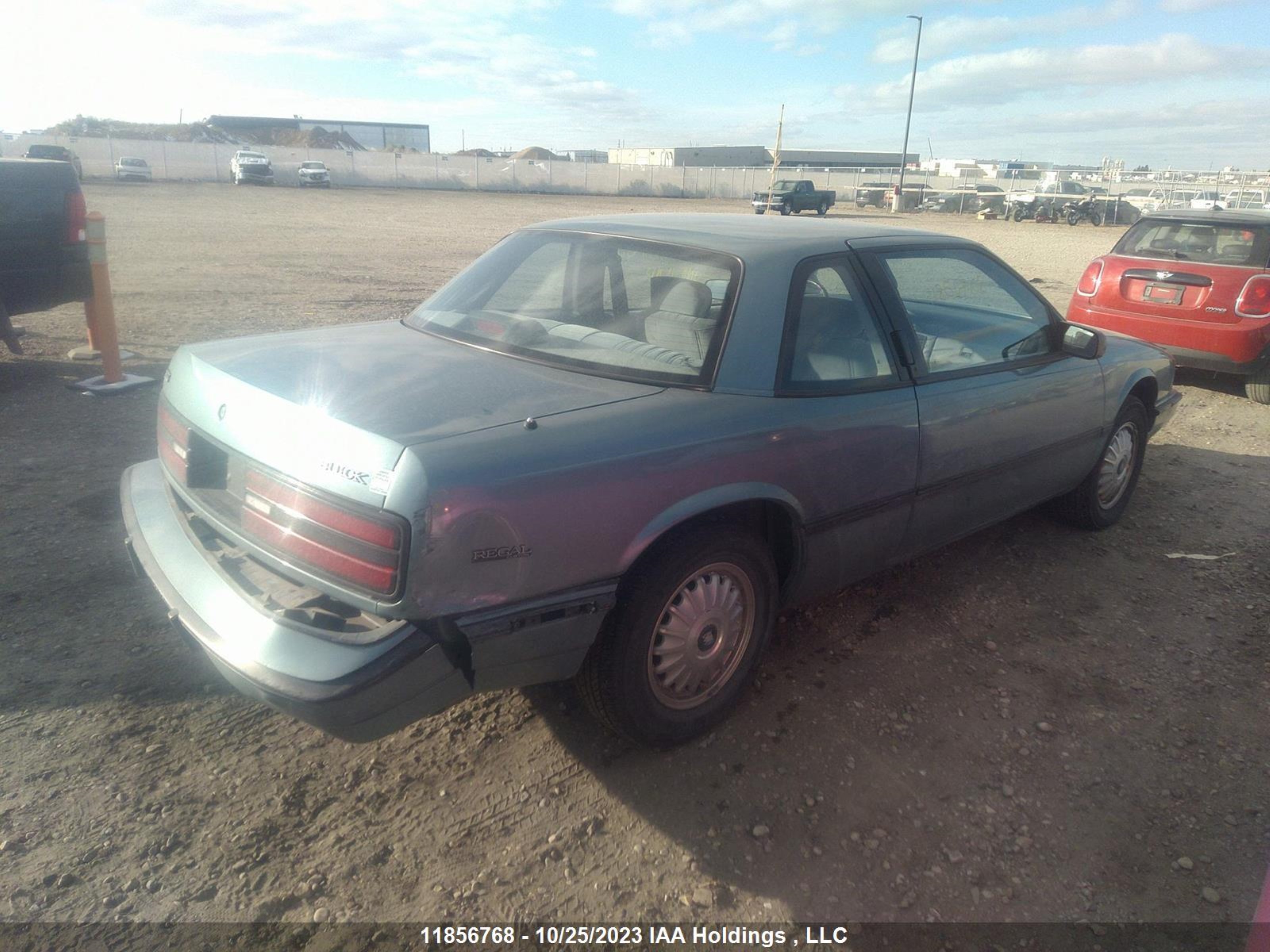 Photo 3 VIN: 2G4WB15L0R1424613 - BUICK REGAL 