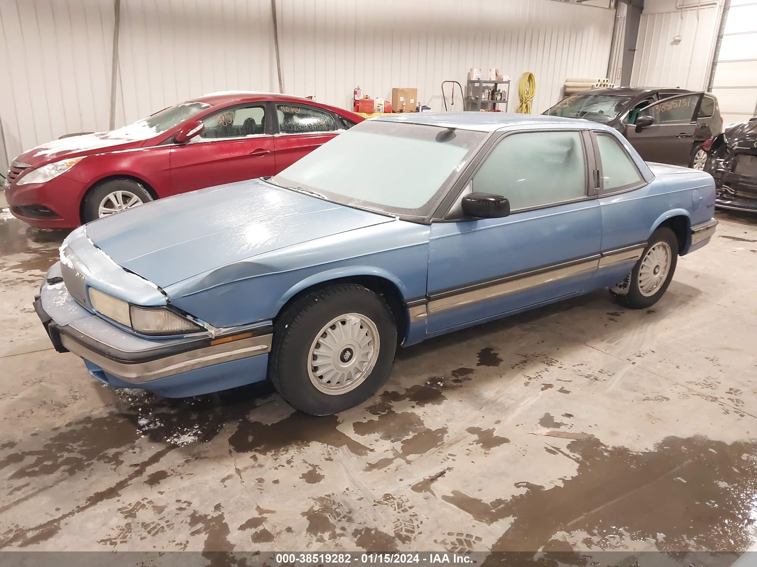 Photo 1 VIN: 2G4WB15L0R1449480 - BUICK REGAL 