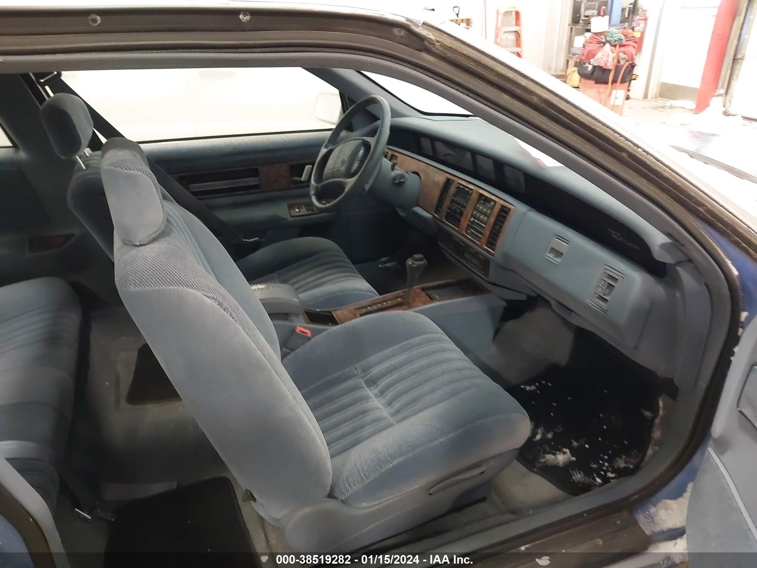 Photo 4 VIN: 2G4WB15L0R1449480 - BUICK REGAL 