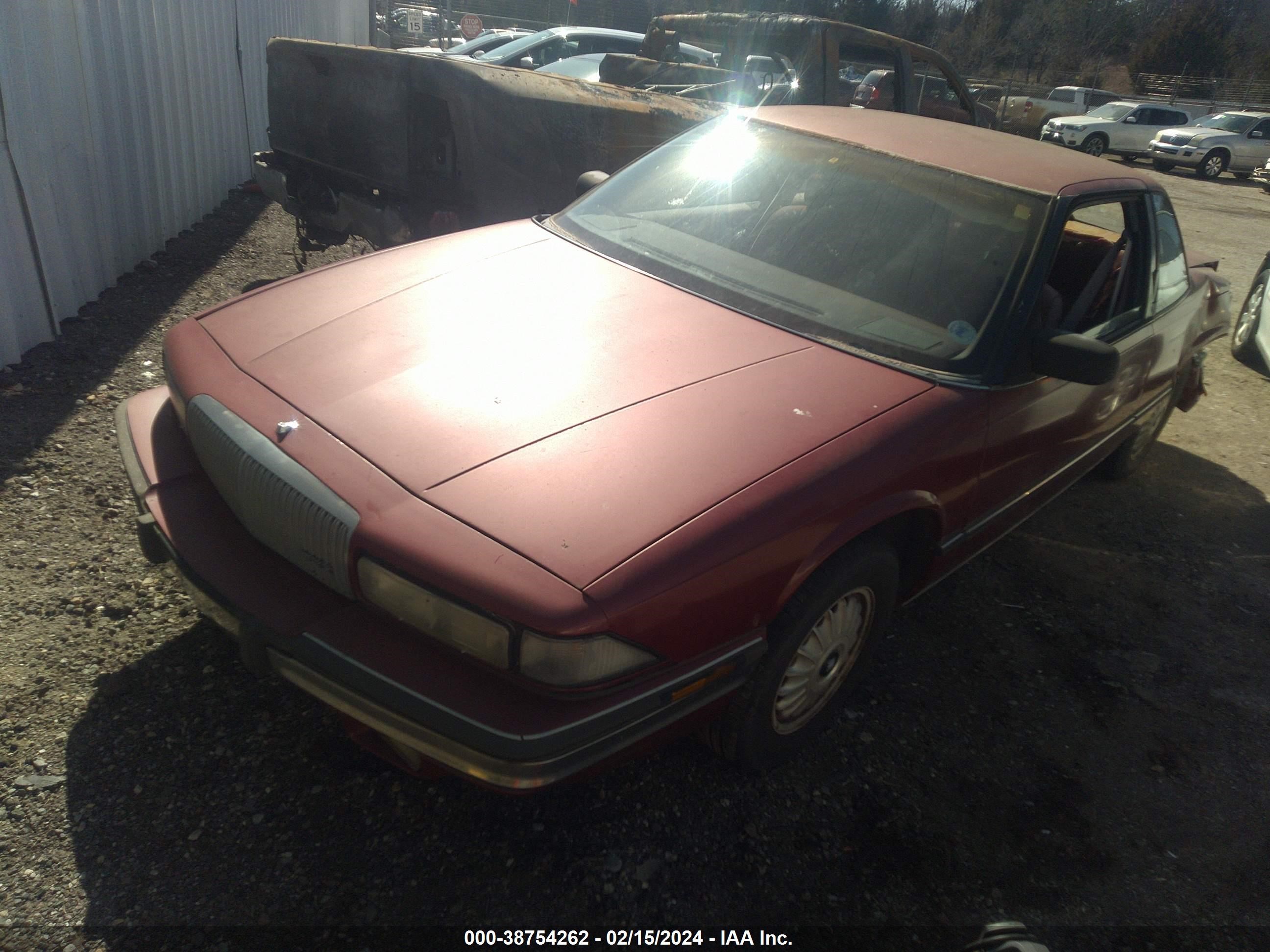 Photo 1 VIN: 2G4WB24L8N1402130 - BUICK REGAL 