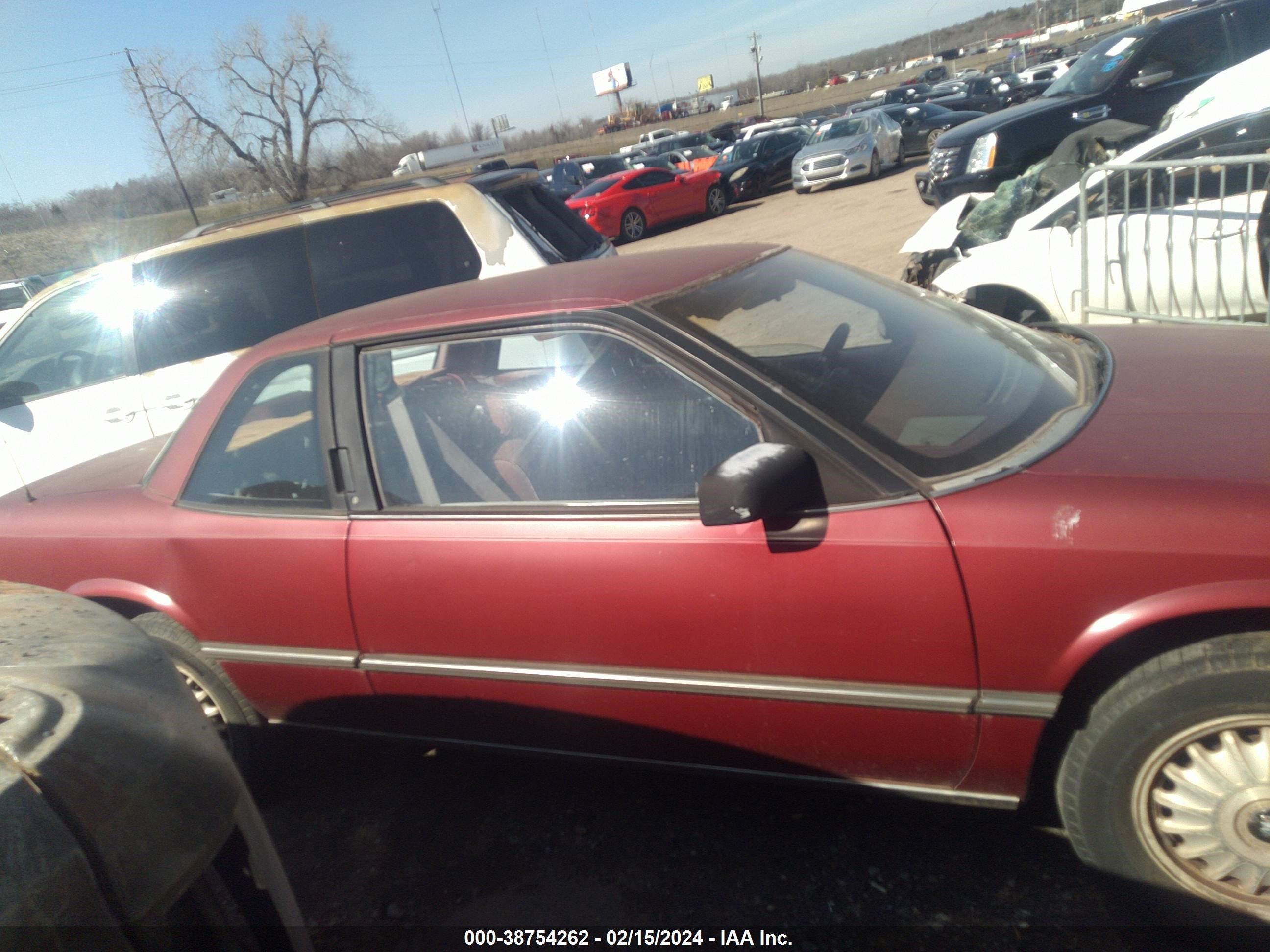 Photo 12 VIN: 2G4WB24L8N1402130 - BUICK REGAL 