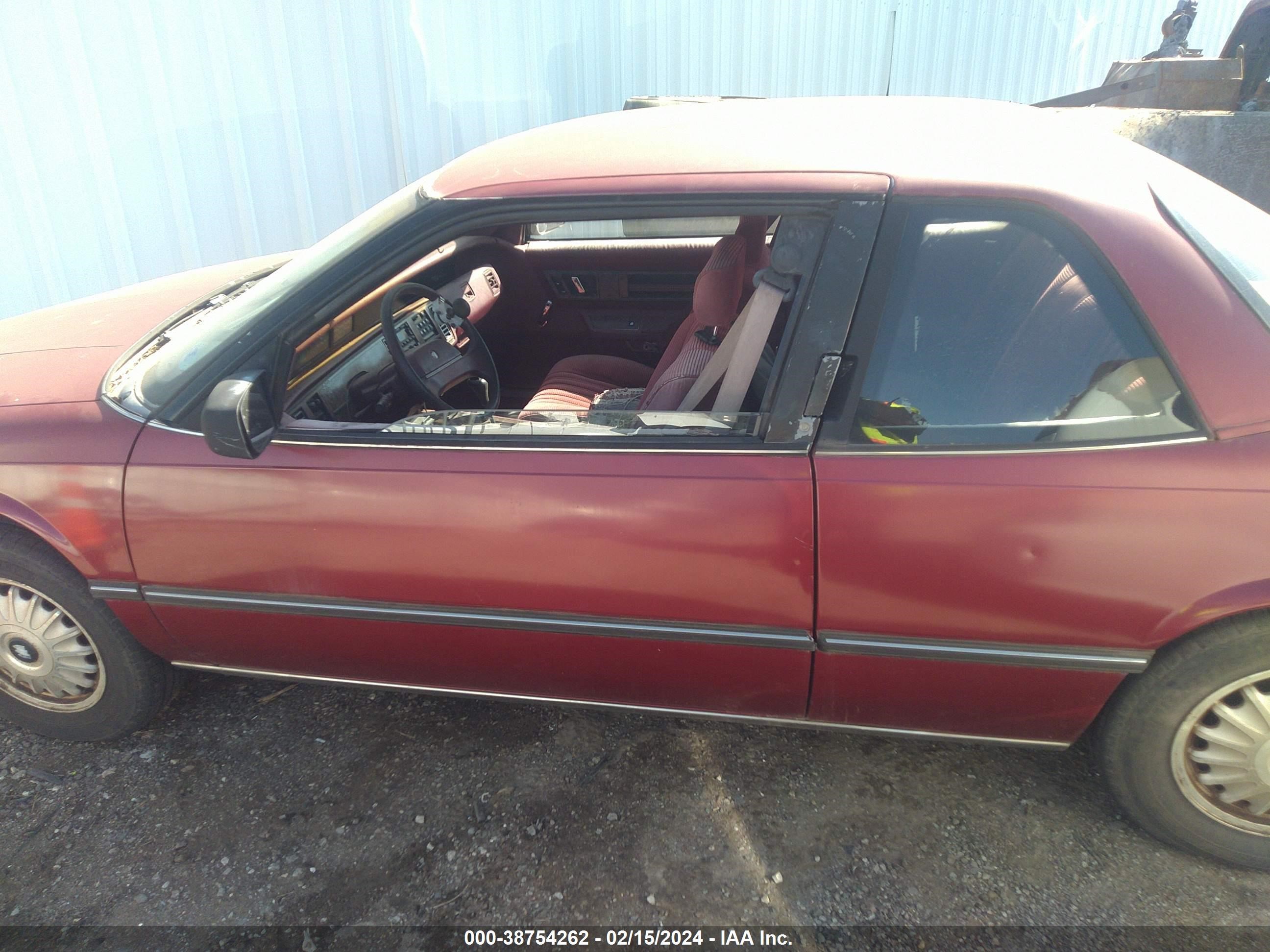 Photo 13 VIN: 2G4WB24L8N1402130 - BUICK REGAL 