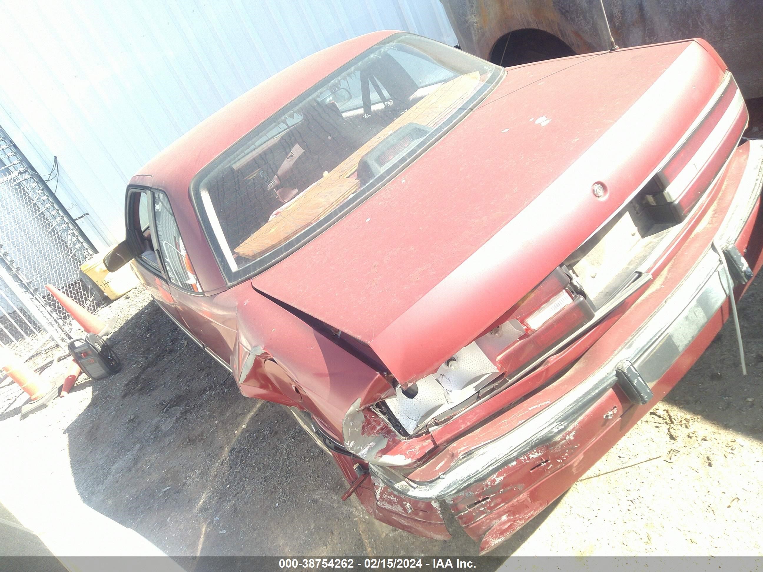 Photo 2 VIN: 2G4WB24L8N1402130 - BUICK REGAL 