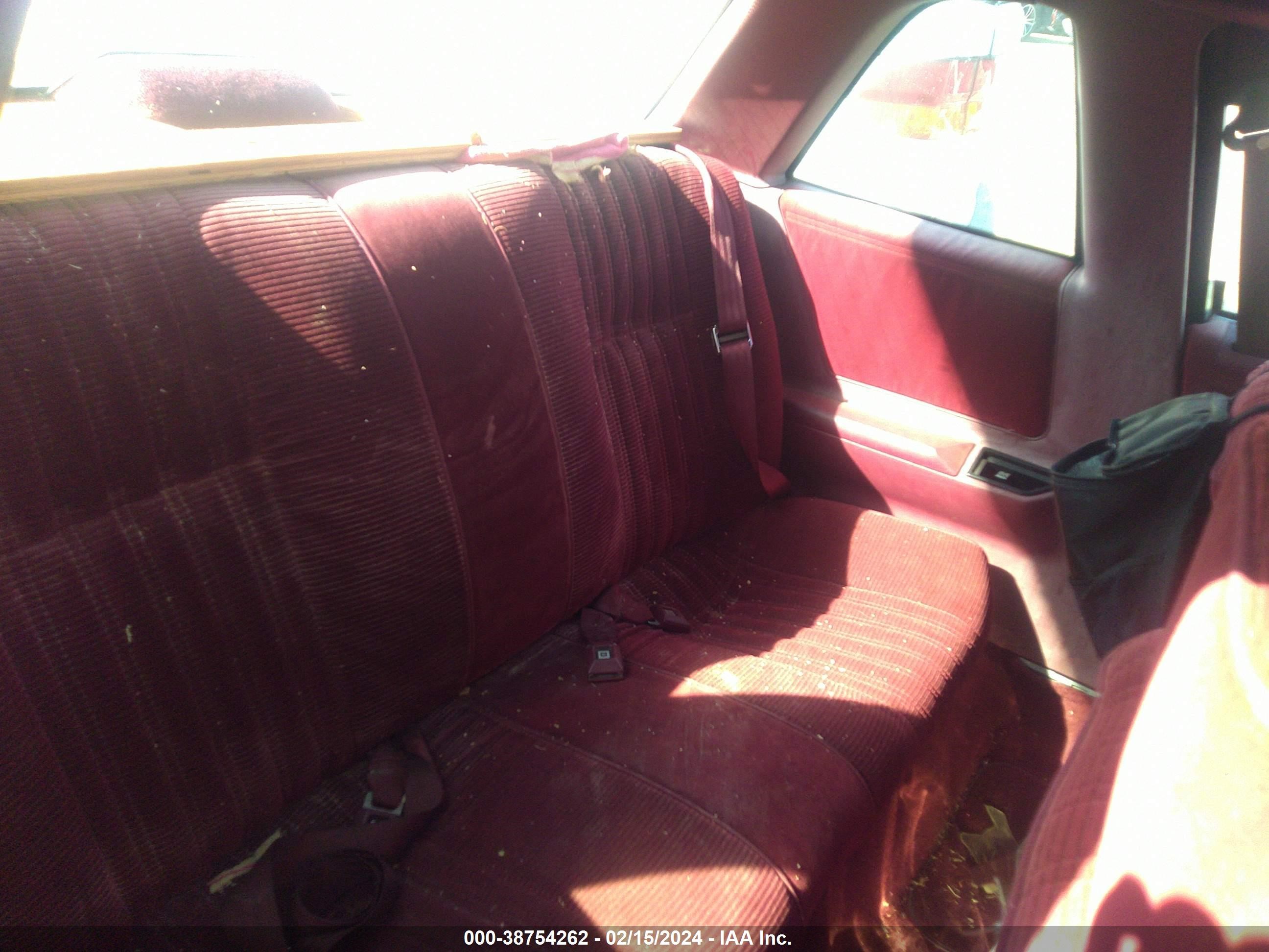 Photo 7 VIN: 2G4WB24L8N1402130 - BUICK REGAL 