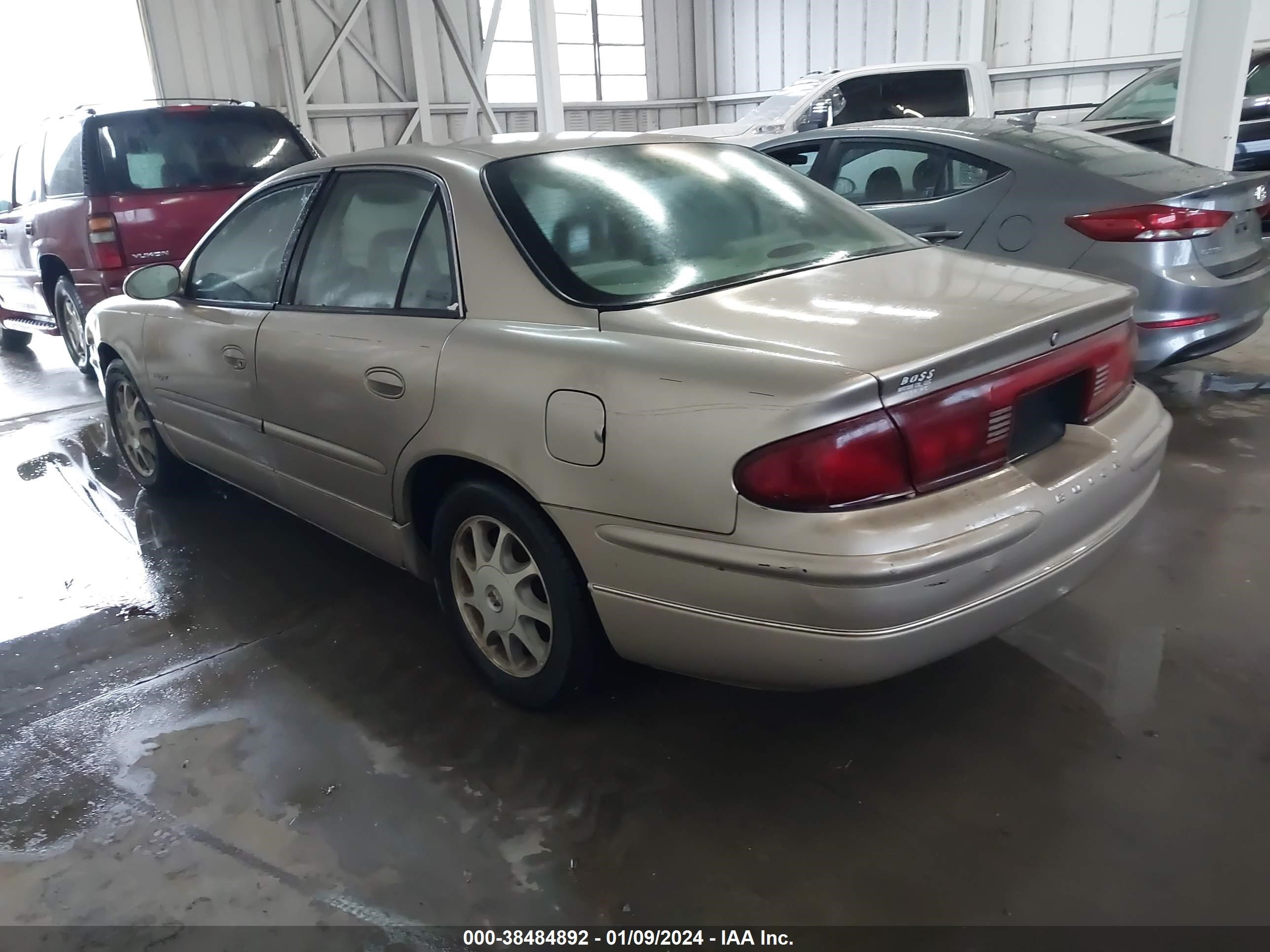 Photo 2 VIN: 2G4WB52K0V1415763 - BUICK REGAL 