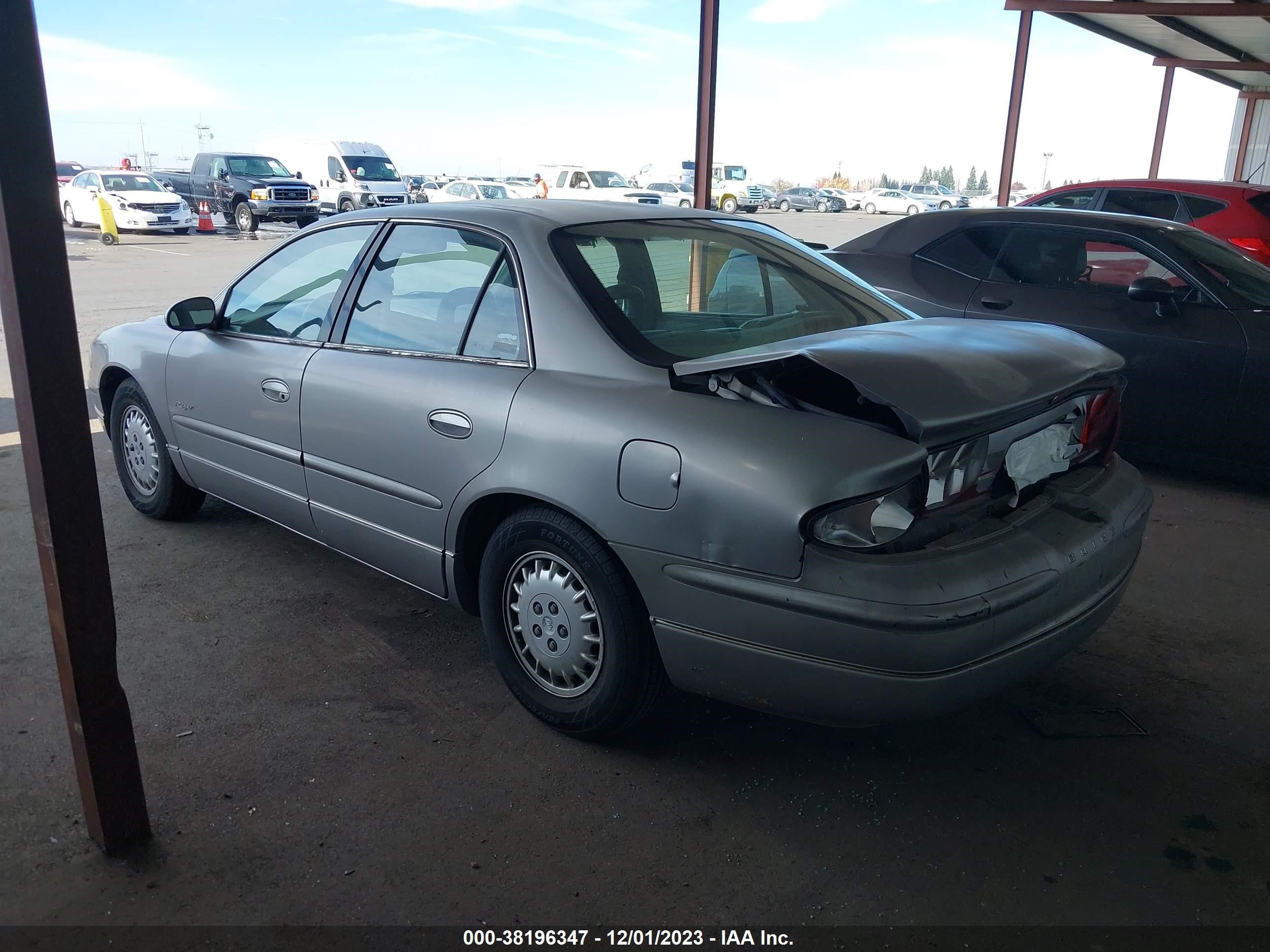 Photo 2 VIN: 2G4WB52K0V1465157 - BUICK REGAL 