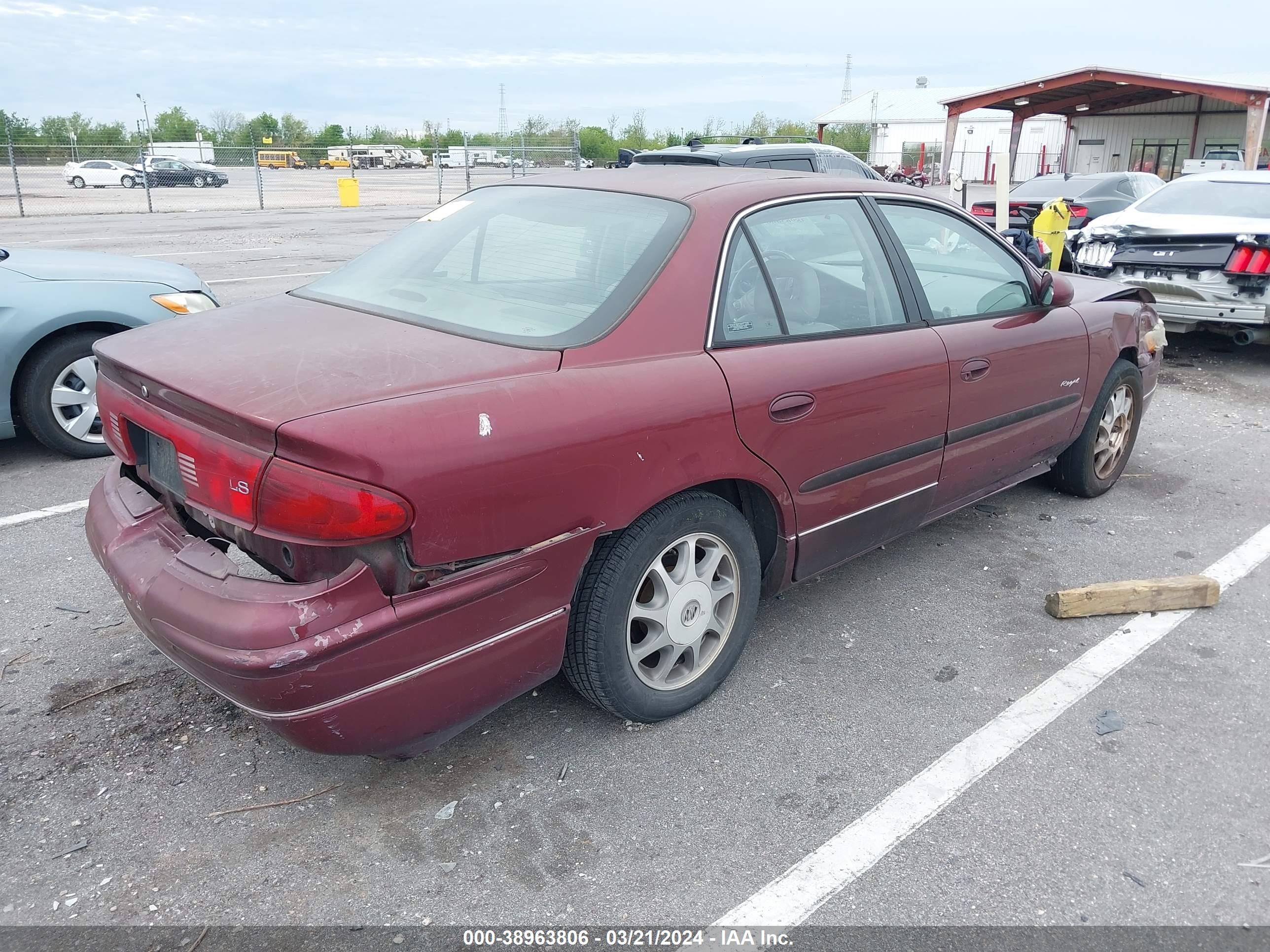 Photo 3 VIN: 2G4WB52K0X1543892 - BUICK REGAL 