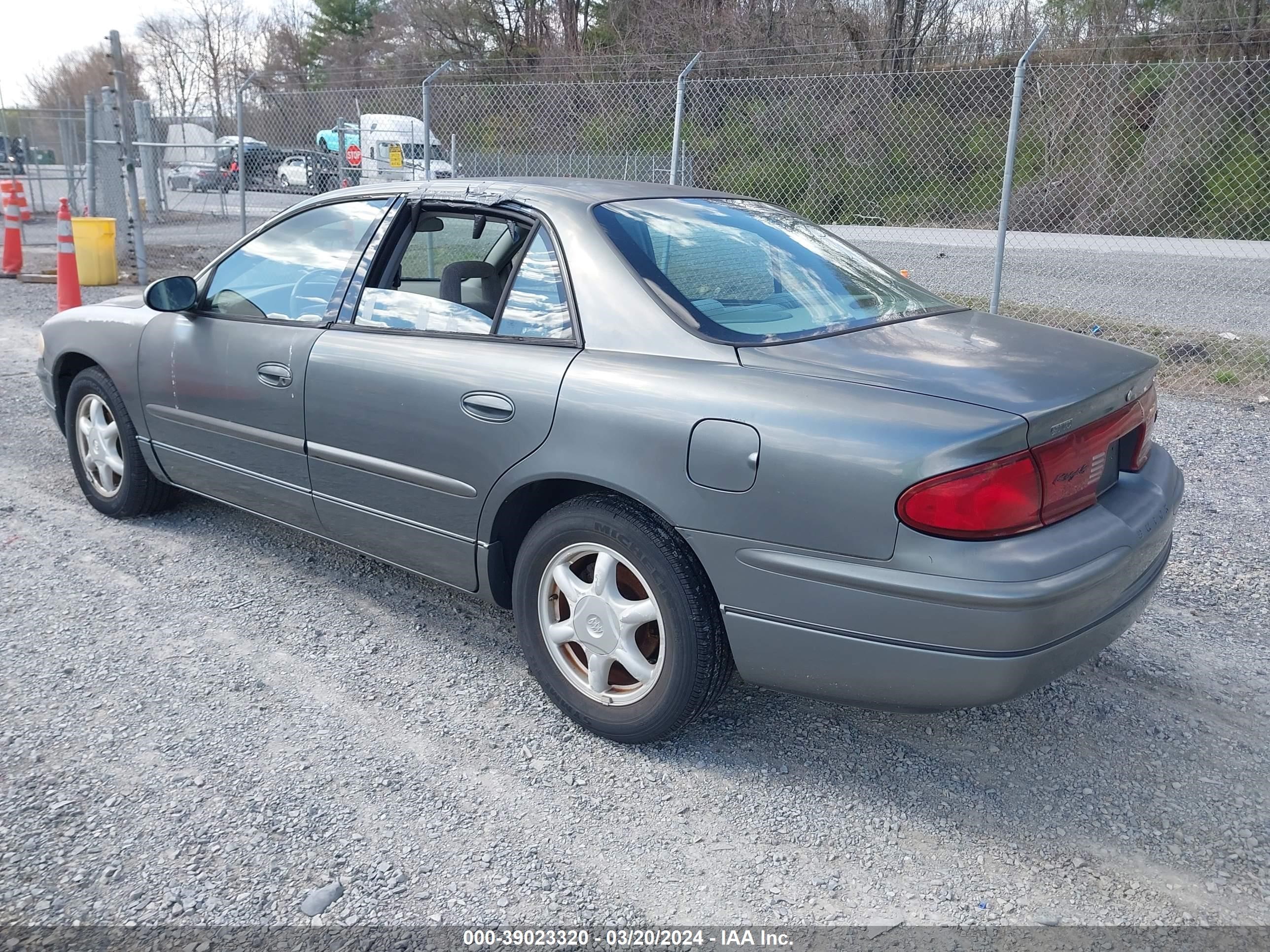 Photo 2 VIN: 2G4WB52K141352414 - BUICK REGAL 