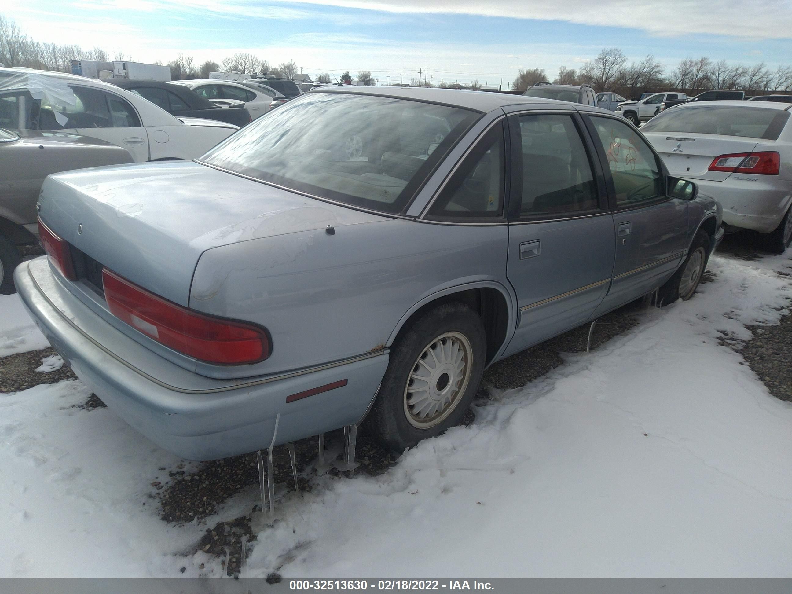 Photo 3 VIN: 2G4WB52K1T1462328 - BUICK REGAL 