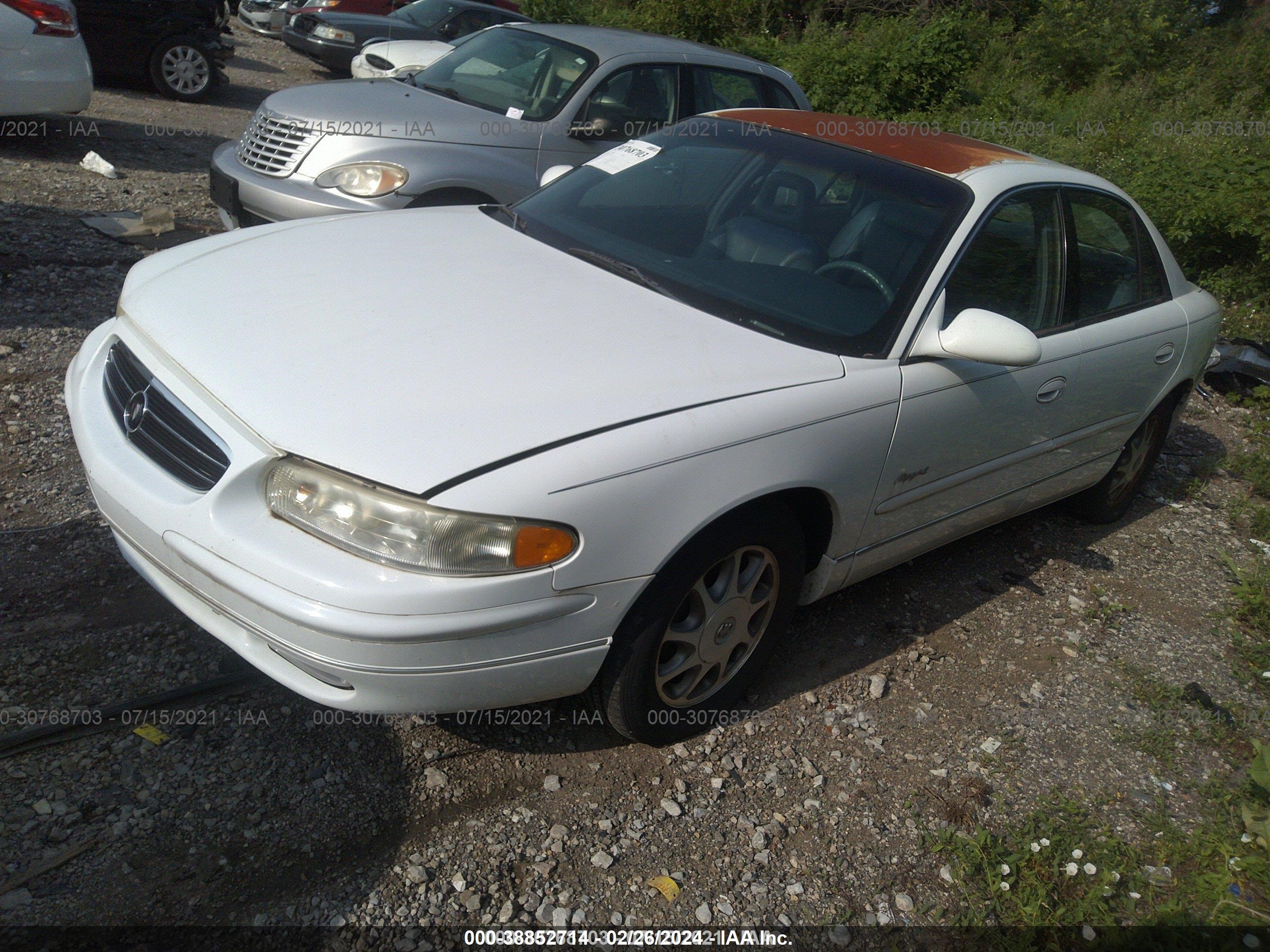 Photo 2 VIN: 2G4WB52K1W1413912 - BUICK REGAL 